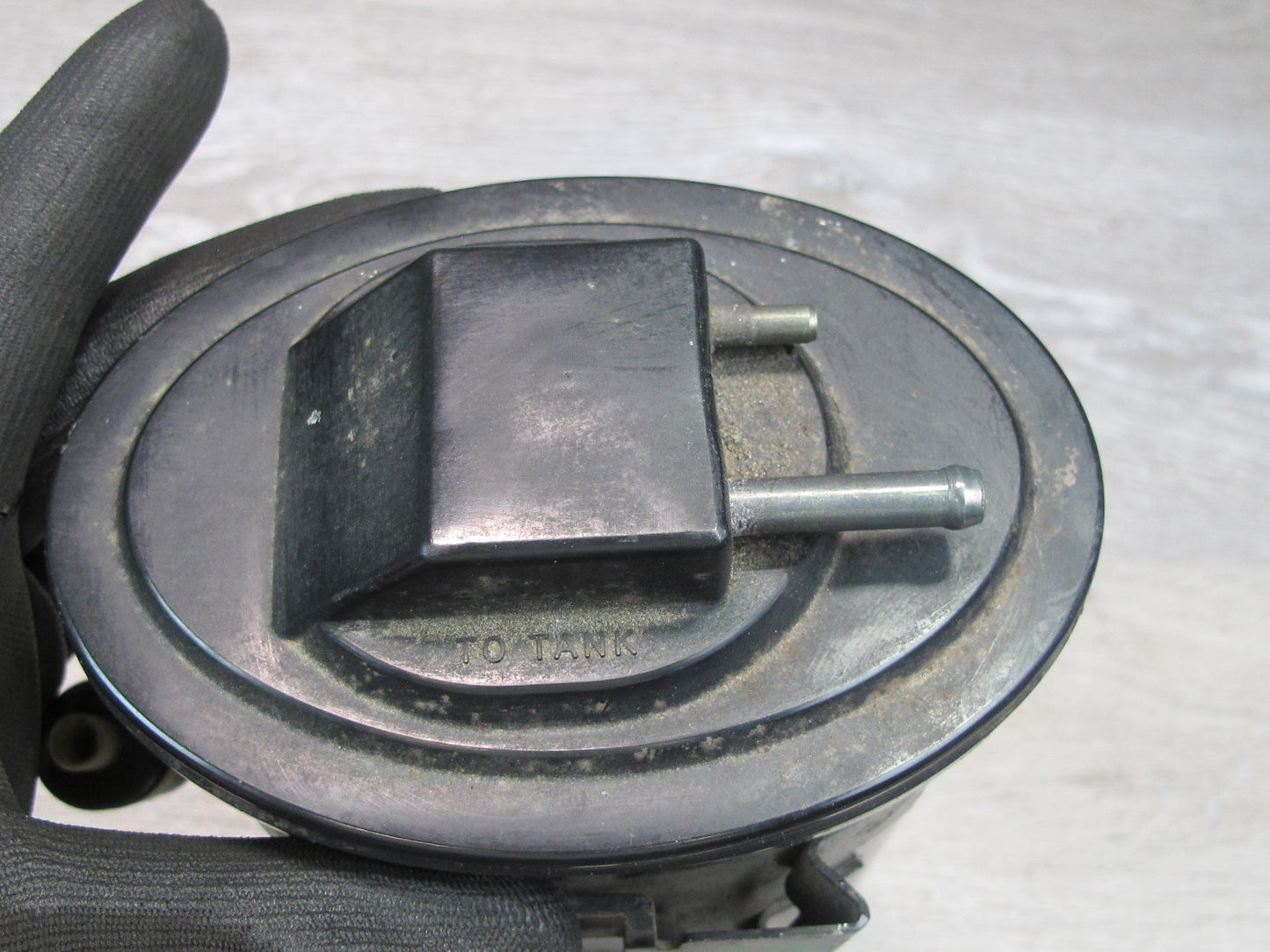 92-97 Lexus UZZ30L SC300 SC400 Fuel Evap Vapor Charcoal Canister w Bracket OEM