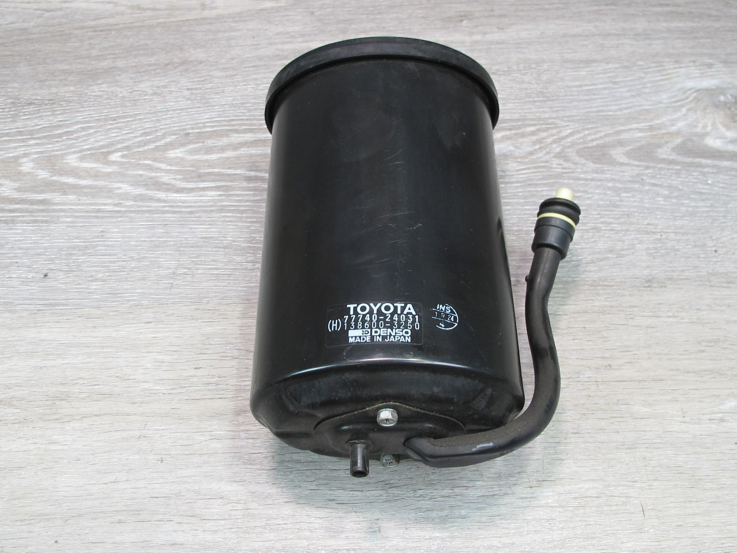92-97 Lexus UZZ30L SC300 SC400 Fuel Evap Vapor Charcoal Canister w Bracket OEM