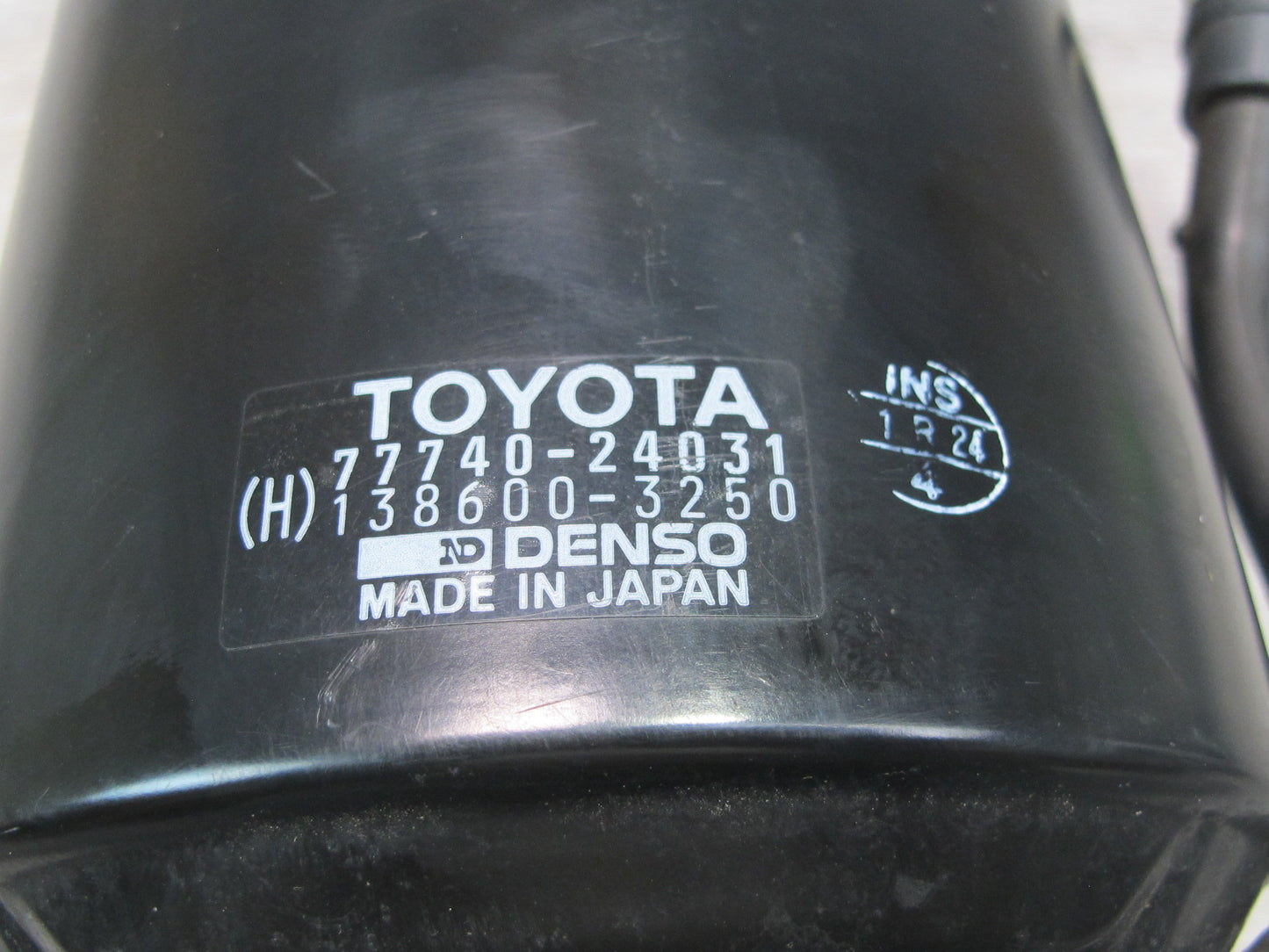 92-97 Lexus UZZ30L SC300 SC400 Fuel Evap Vapor Charcoal Canister w Bracket OEM