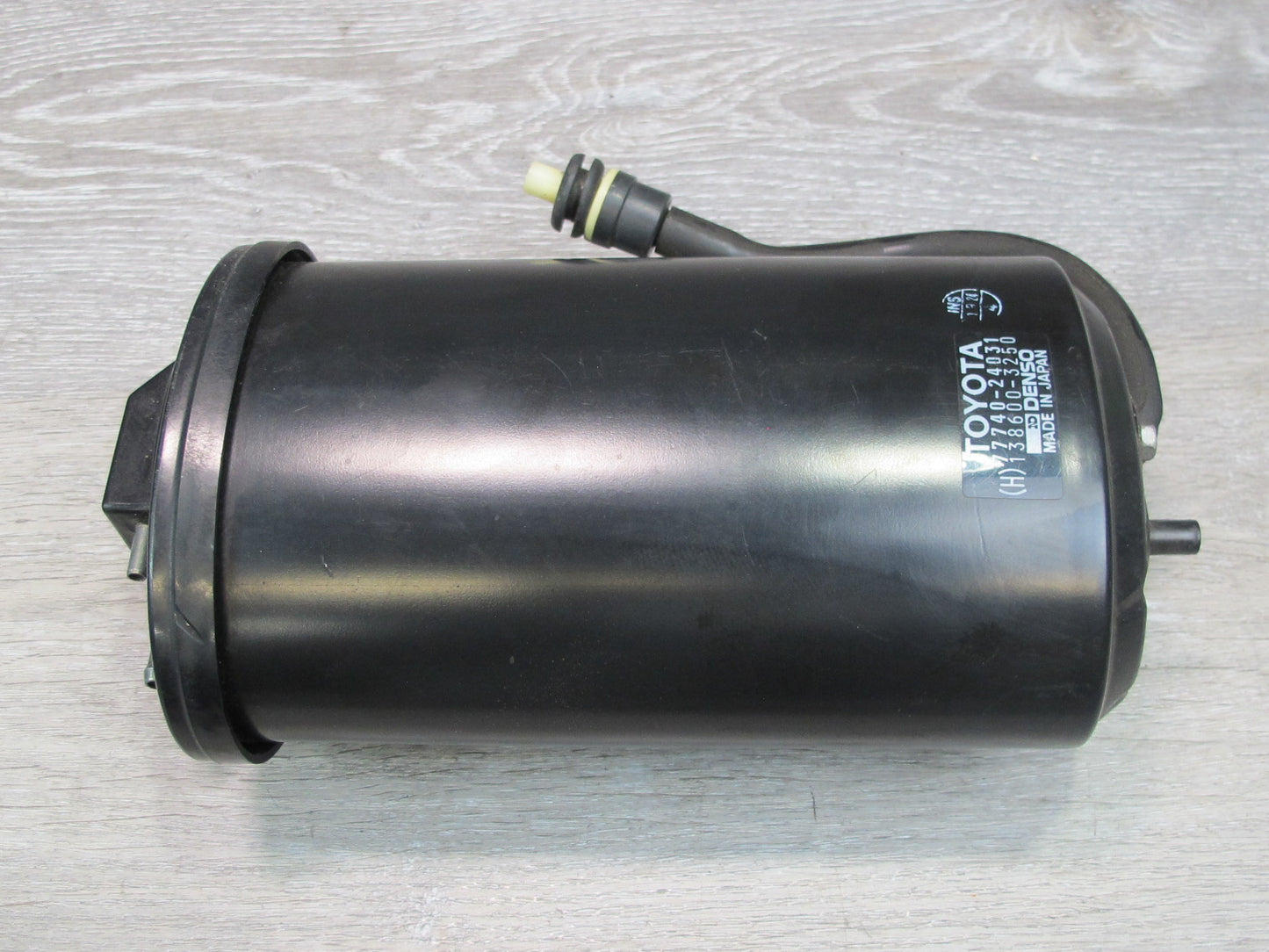 92-97 Lexus UZZ30L SC300 SC400 Fuel Evap Vapor Charcoal Canister w Bracket OEM