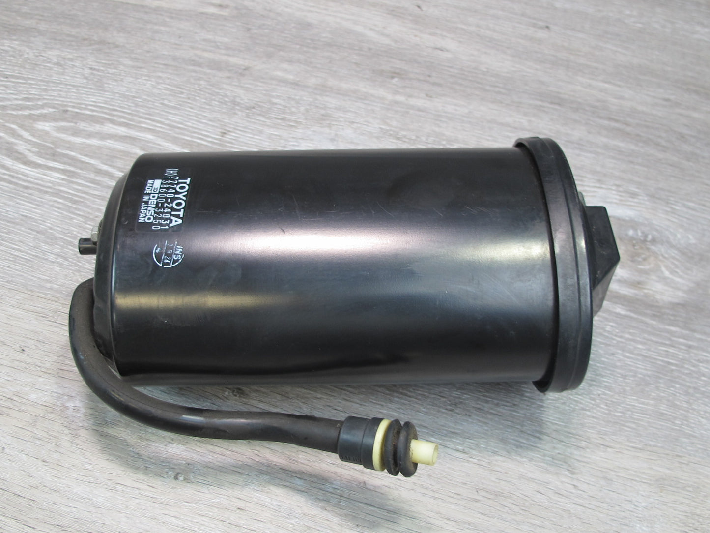92-97 Lexus UZZ30L SC300 SC400 Fuel Evap Vapor Charcoal Canister w Bracket OEM
