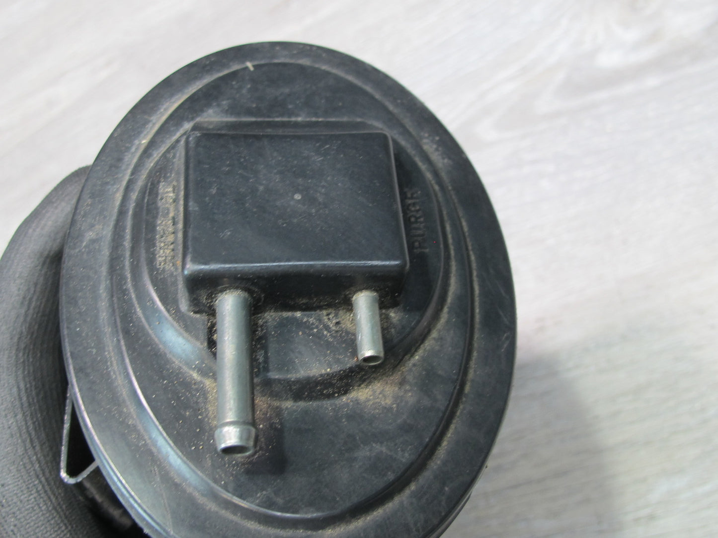 92-97 Lexus UZZ30L SC300 SC400 Fuel Evap Vapor Charcoal Canister w Bracket OEM
