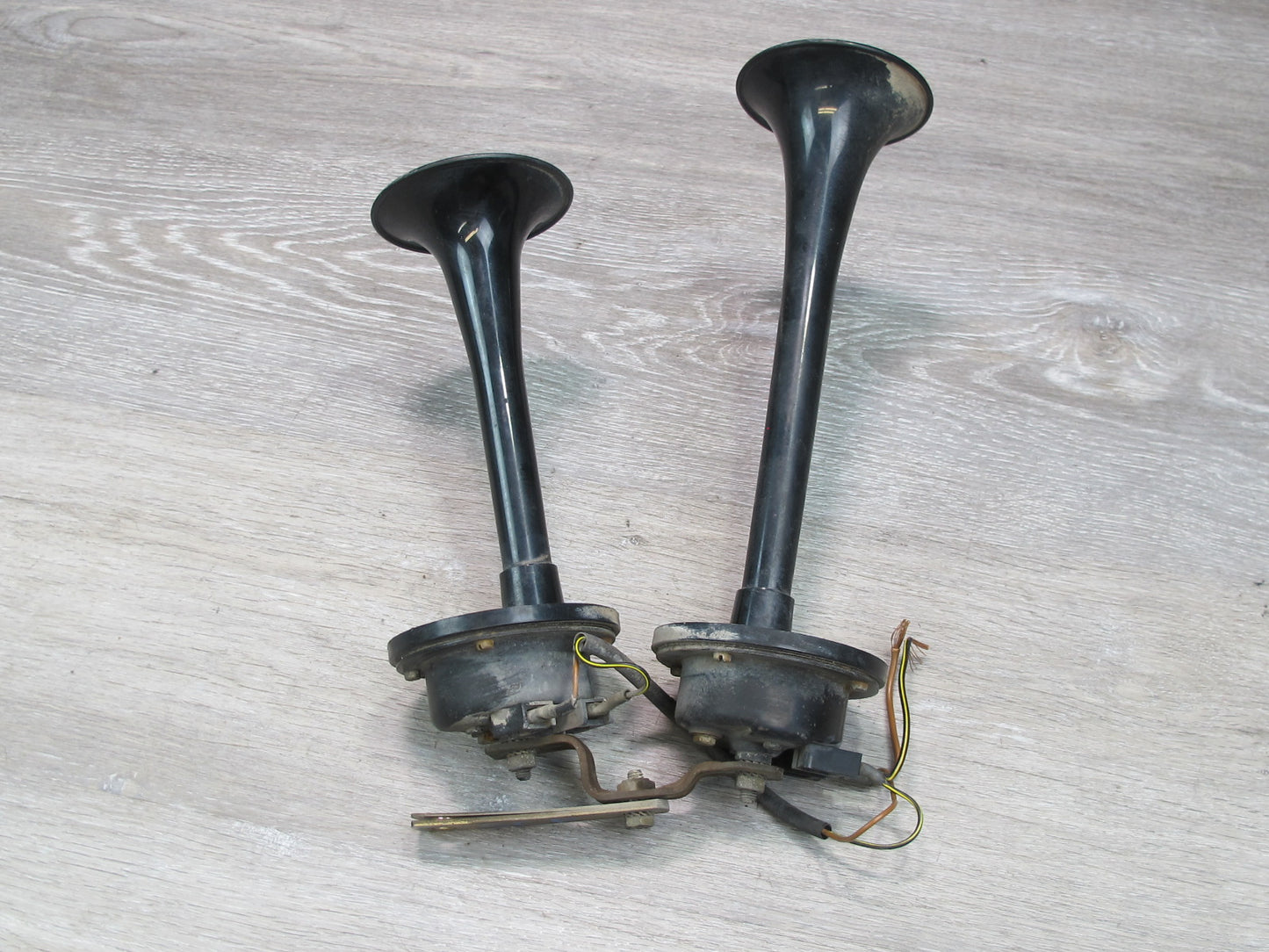 1983-1995 Porsche 928 S Front Low & High Tone Note Horn Siren Alarm Set Mixo