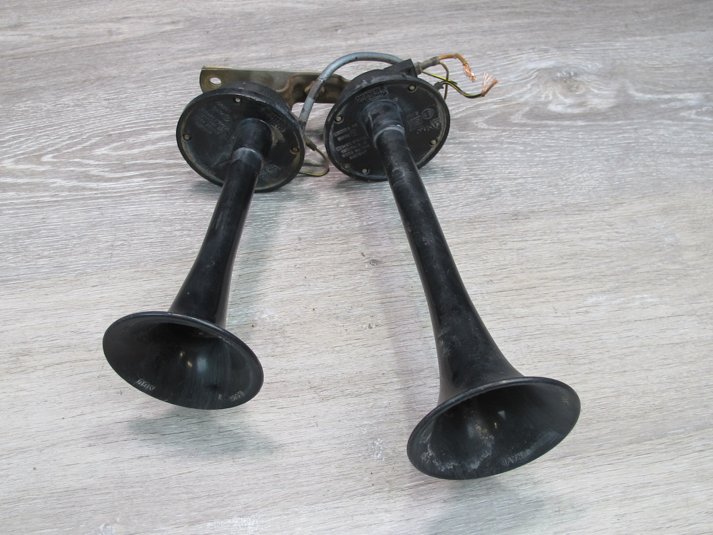 1983-1995 Porsche 928 S Front Low & High Tone Note Horn Siren Alarm Set Mixo