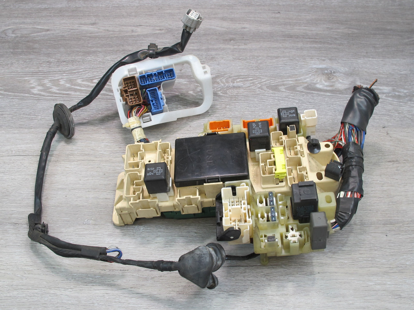 95-96 Lexus UZZ30L SC400 Interior Fuse Relay Box Module w Integration Relay OEM