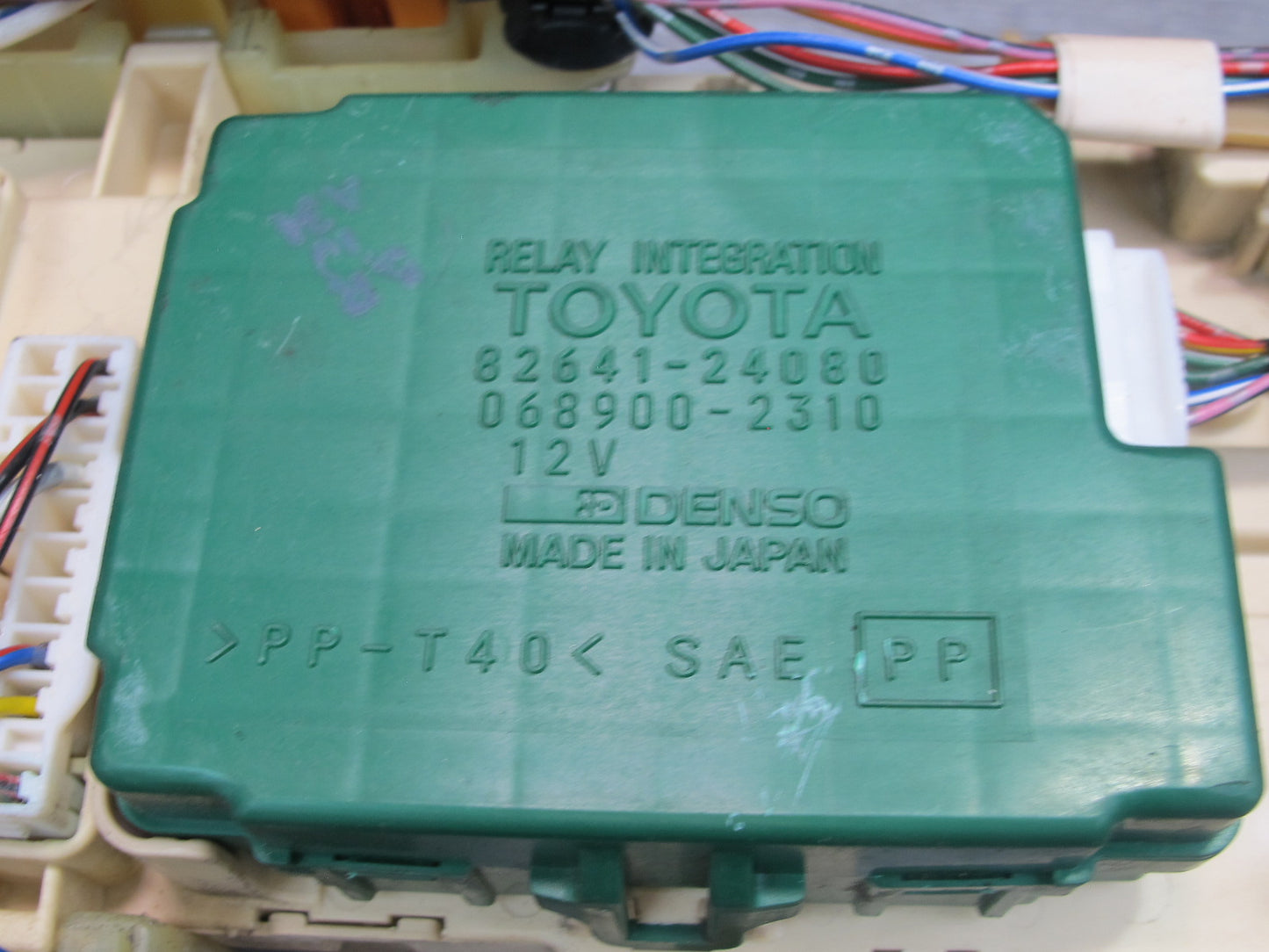 95-96 Lexus UZZ30L SC400 Interior Fuse Relay Box Module w Integration Relay OEM