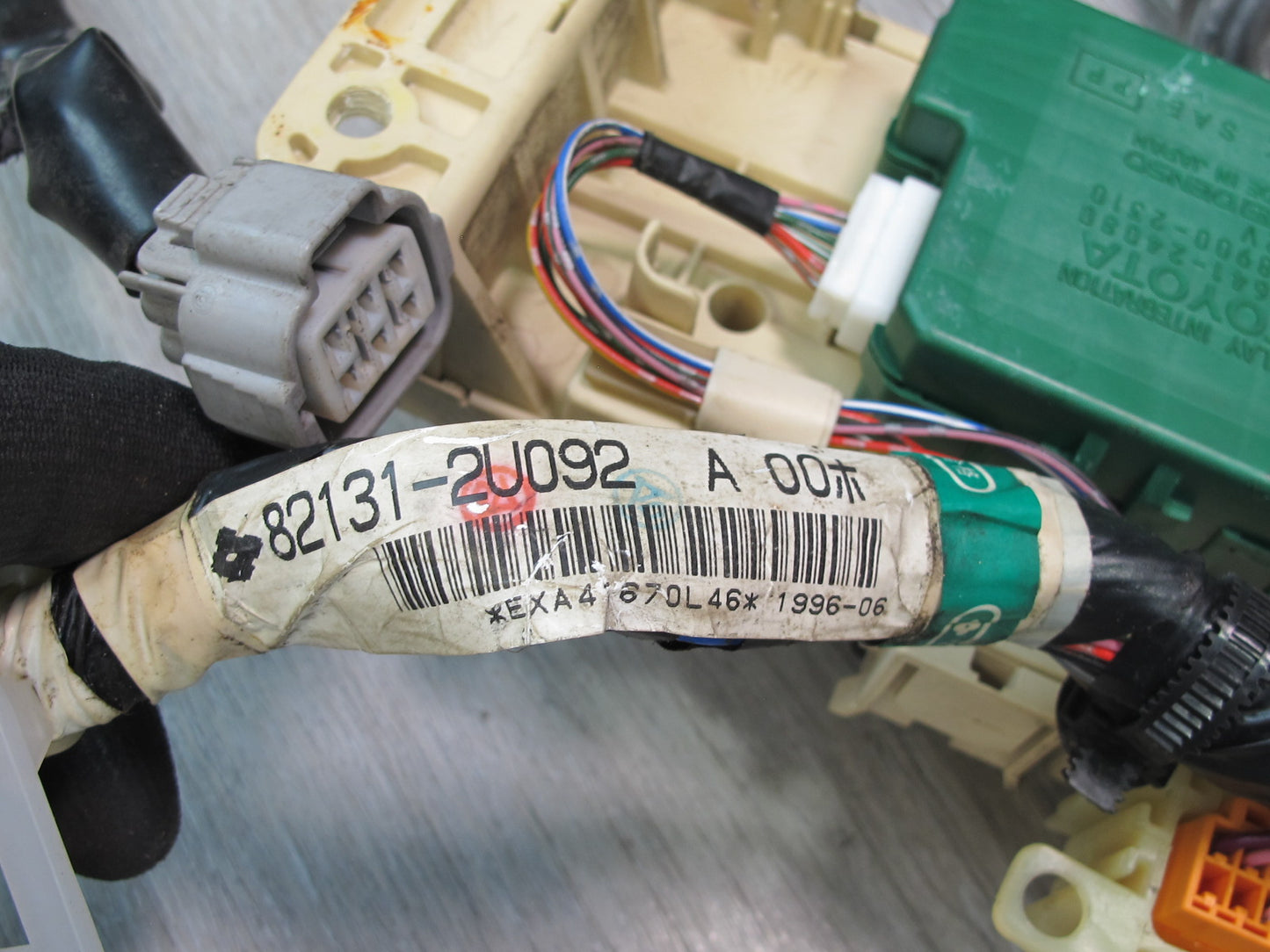 95-96 Lexus UZZ30L SC400 Interior Fuse Relay Box Module w Integration Relay OEM