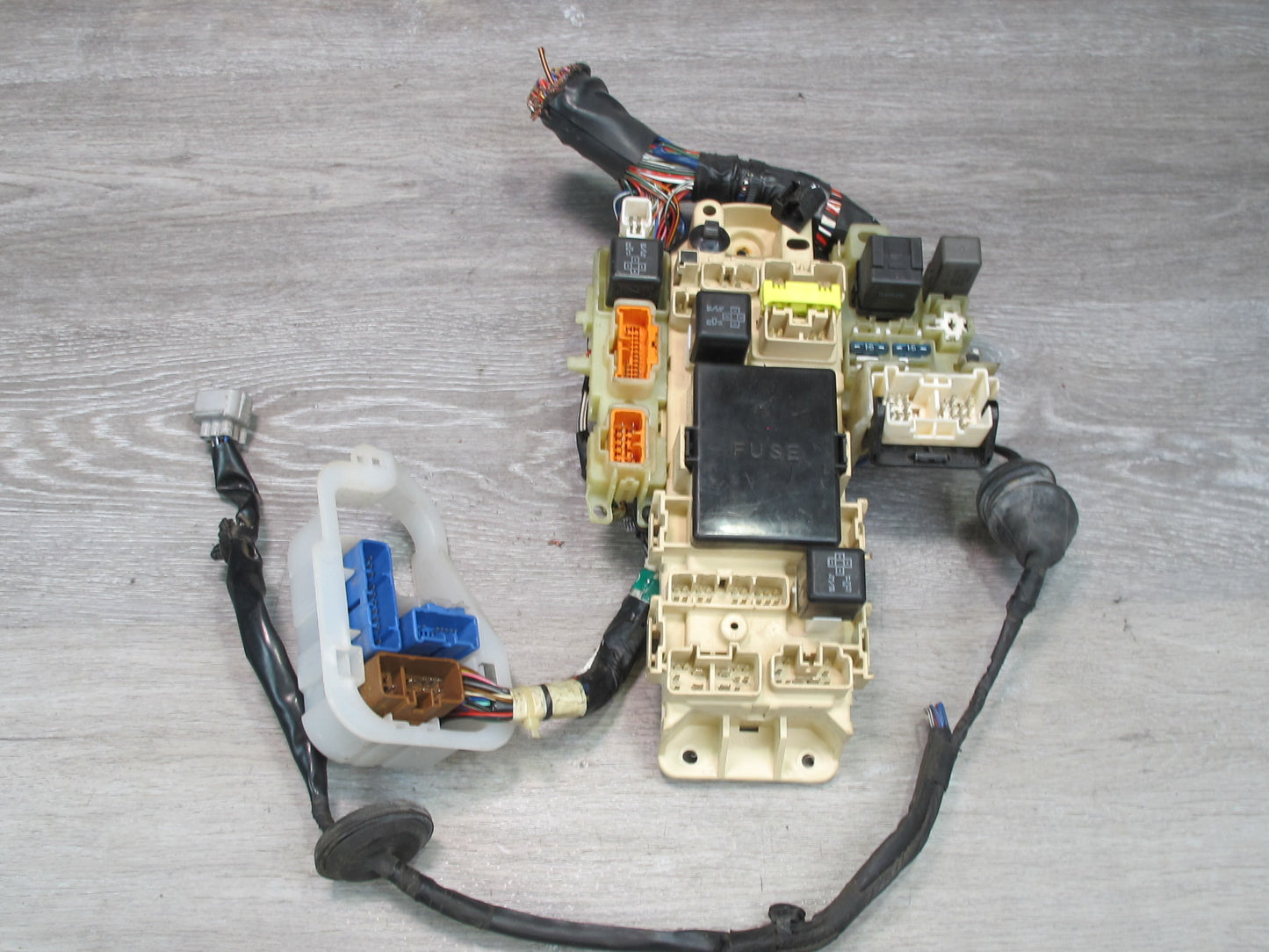 95-96 Lexus UZZ30L SC400 Interior Fuse Relay Box Module w Integration Relay OEM