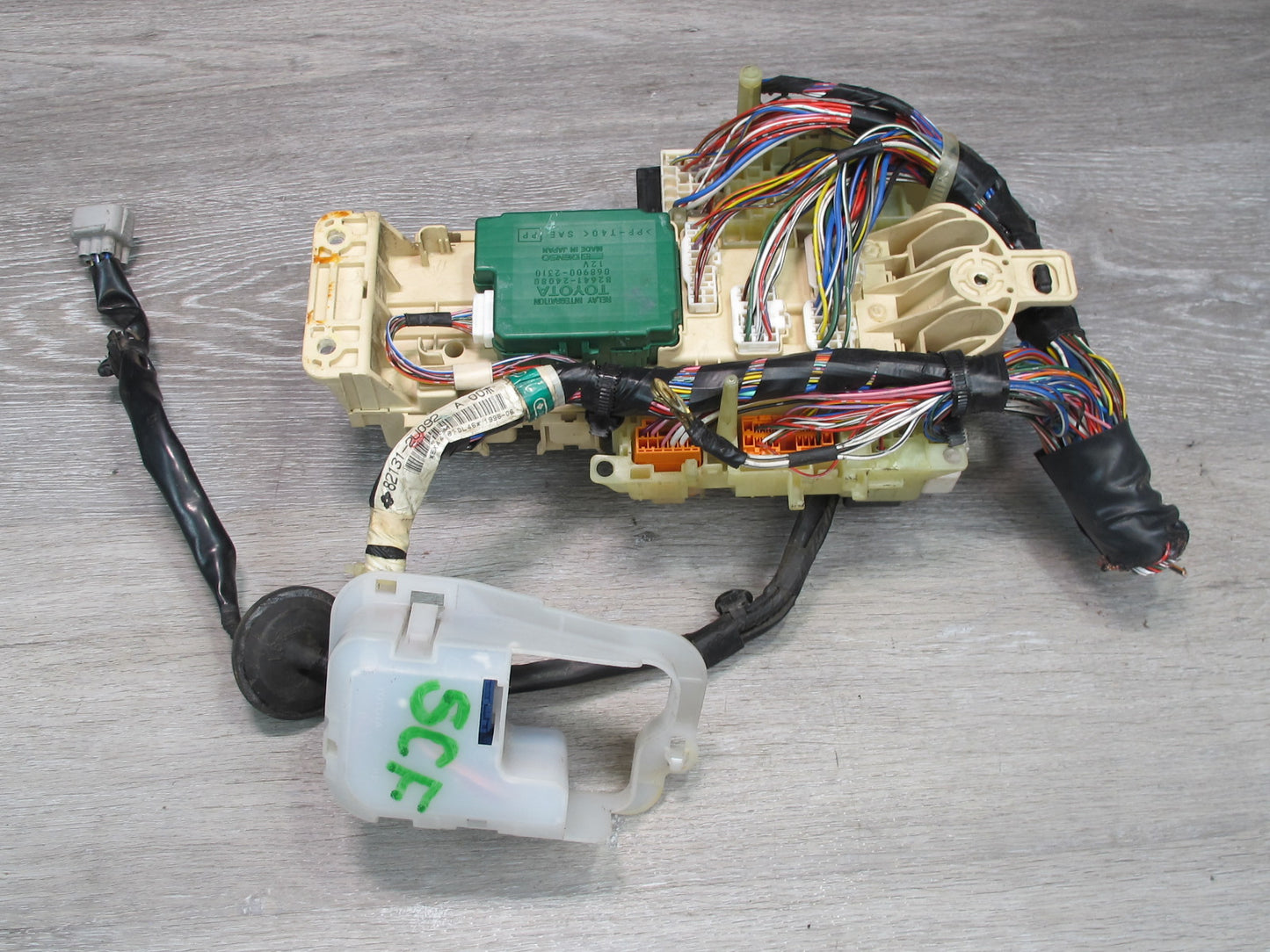 95-96 Lexus UZZ30L SC400 Interior Fuse Relay Box Module w Integration Relay OEM