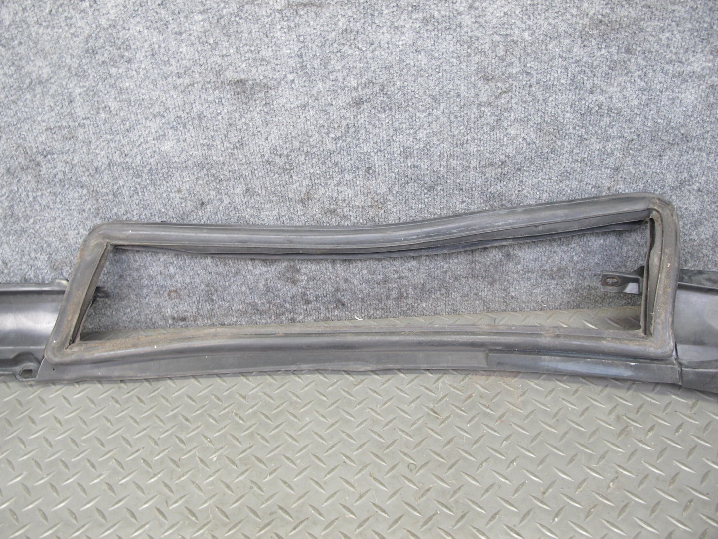 94-99 Mercedes W140 S-class Front Hood Wiper Trim Cover Gasket Panel Set OEM