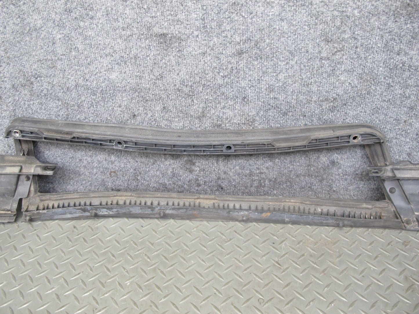 94-99 Mercedes W140 S-class Front Hood Wiper Trim Cover Gasket Panel Set OEM