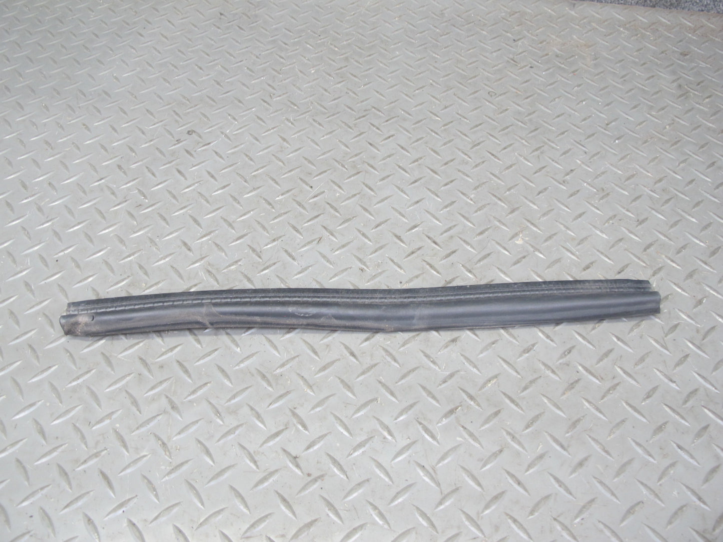 94-99 Mercedes W140 S-class Front Hood Wiper Trim Cover Gasket Panel Set OEM