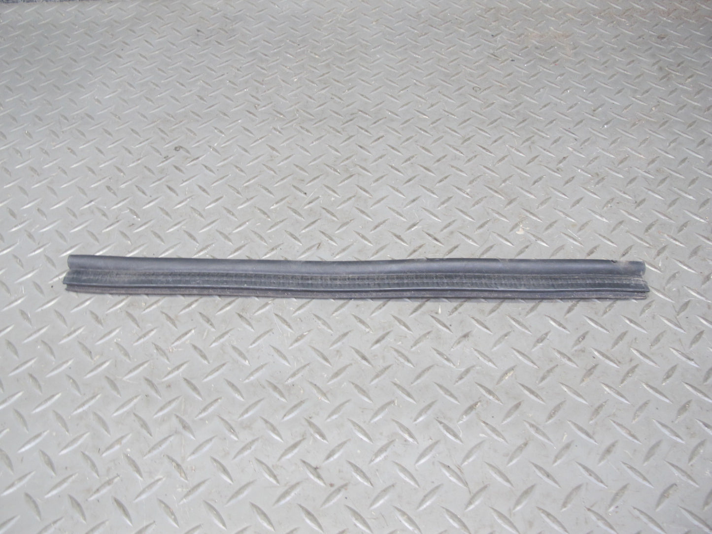 94-99 Mercedes W140 S-class Front Hood Wiper Trim Cover Gasket Panel Set OEM