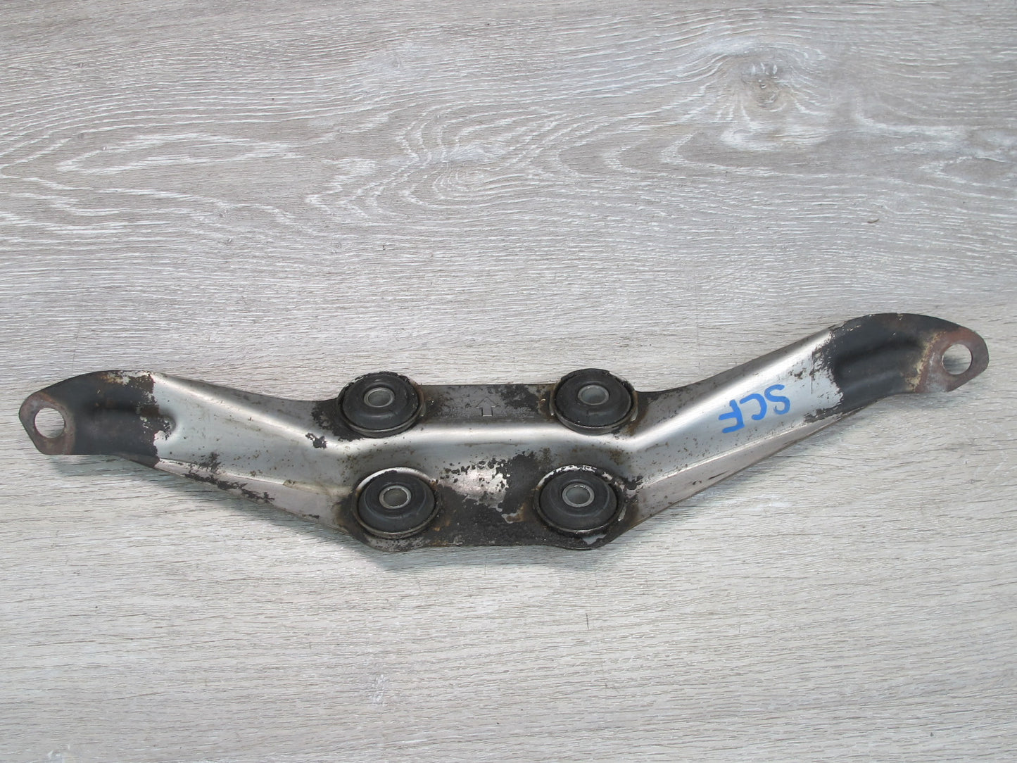 92-00 Lexus UZZ30L SC400 Front Exhaust Pipe Mount Bracket OEM