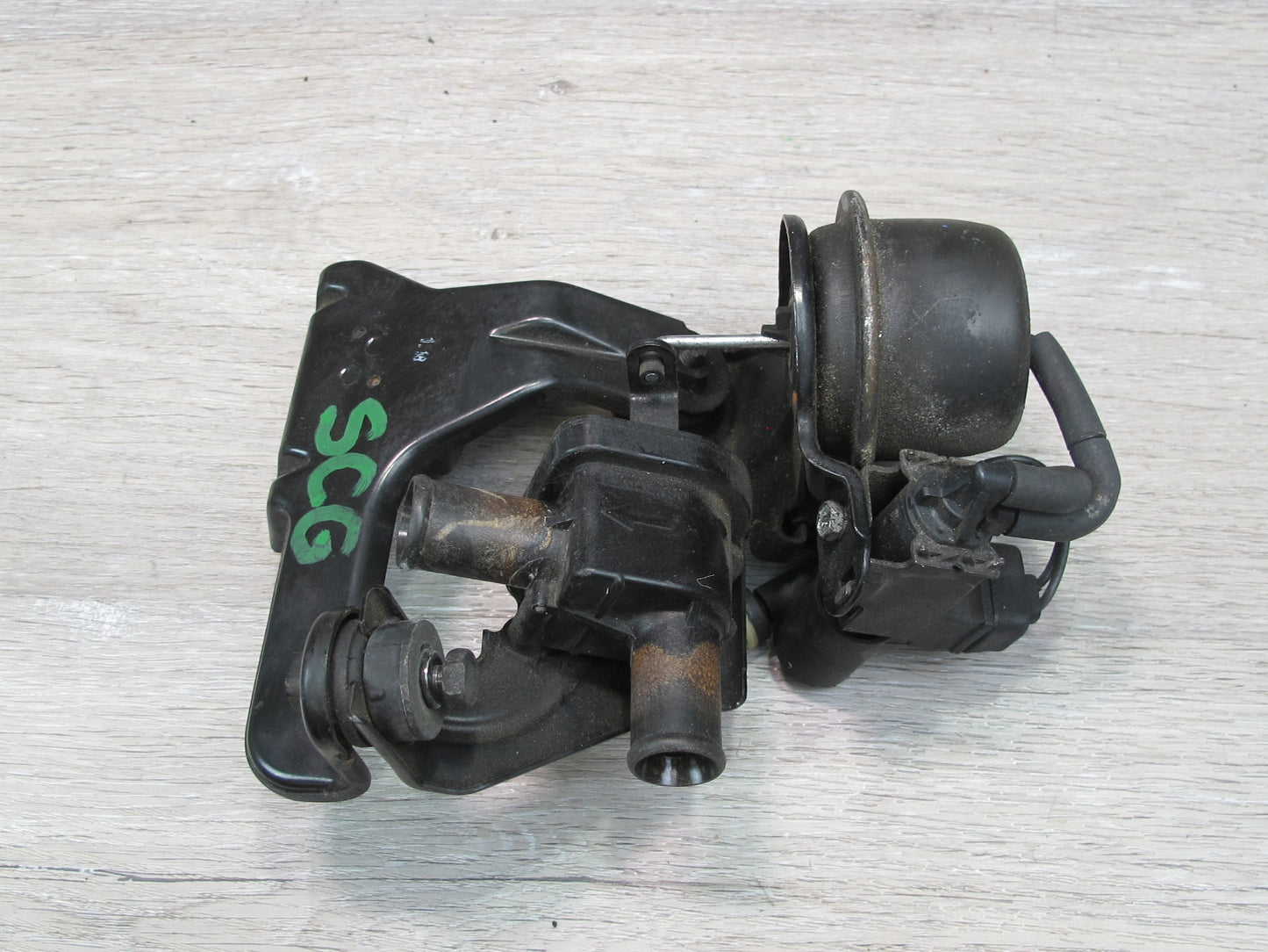 92-00 Lexus UZZ30L SC300 SC400 Heater Control Valve Pump w Bracket Mount OEM