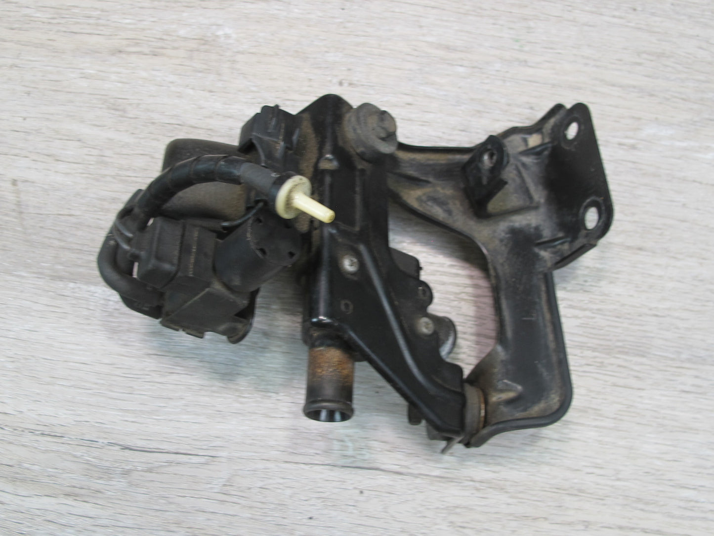 92-00 Lexus UZZ30L SC300 SC400 Heater Control Valve Pump w Bracket Mount OEM