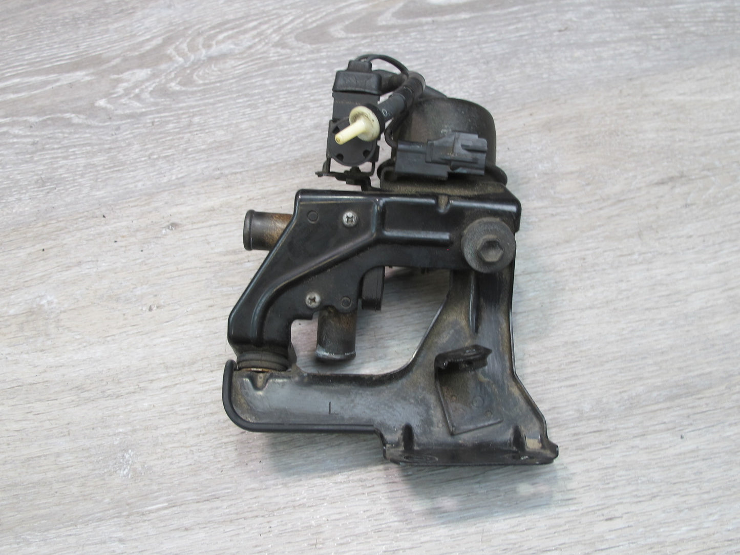 92-00 Lexus UZZ30L SC300 SC400 Heater Control Valve Pump w Bracket Mount OEM