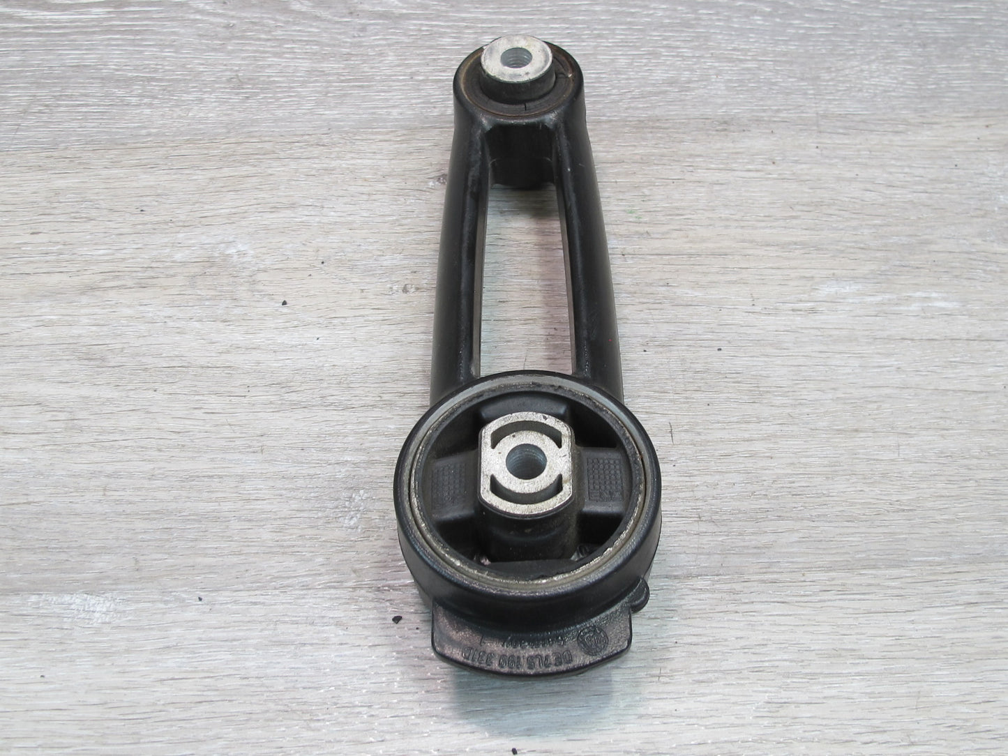 2003-2010 Porsche Cayenne 957 Upper Engine Mount Bracket Strut 7L5199331D