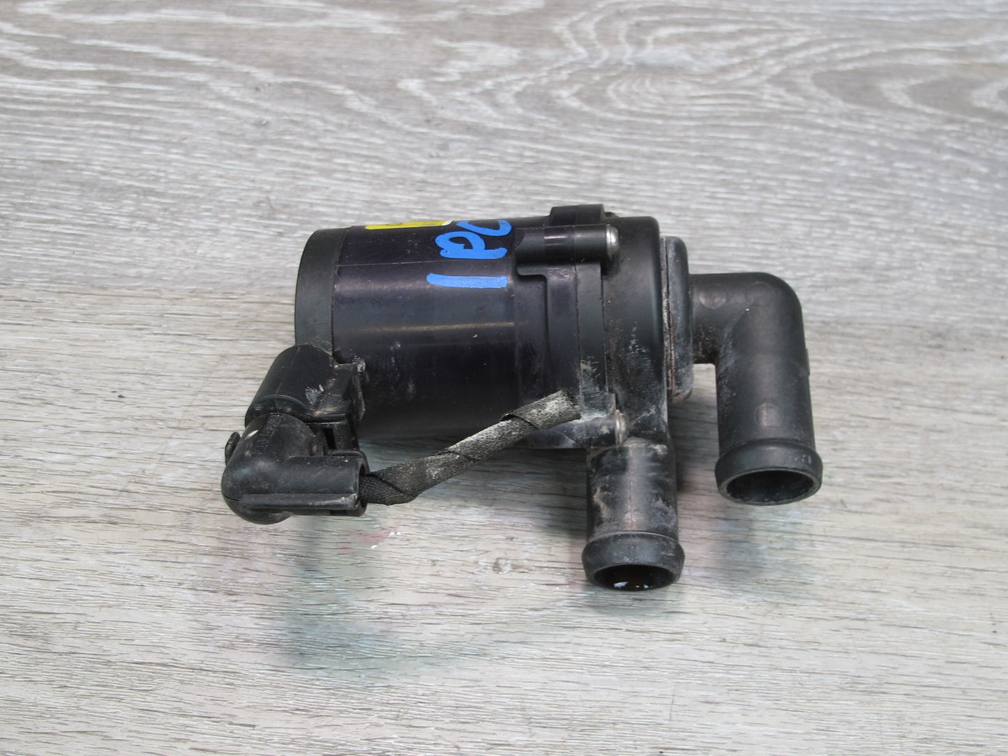 2003-2010 Porsche Cayenne 957 Engine Auxiliary Secondary Coolant Water Pump