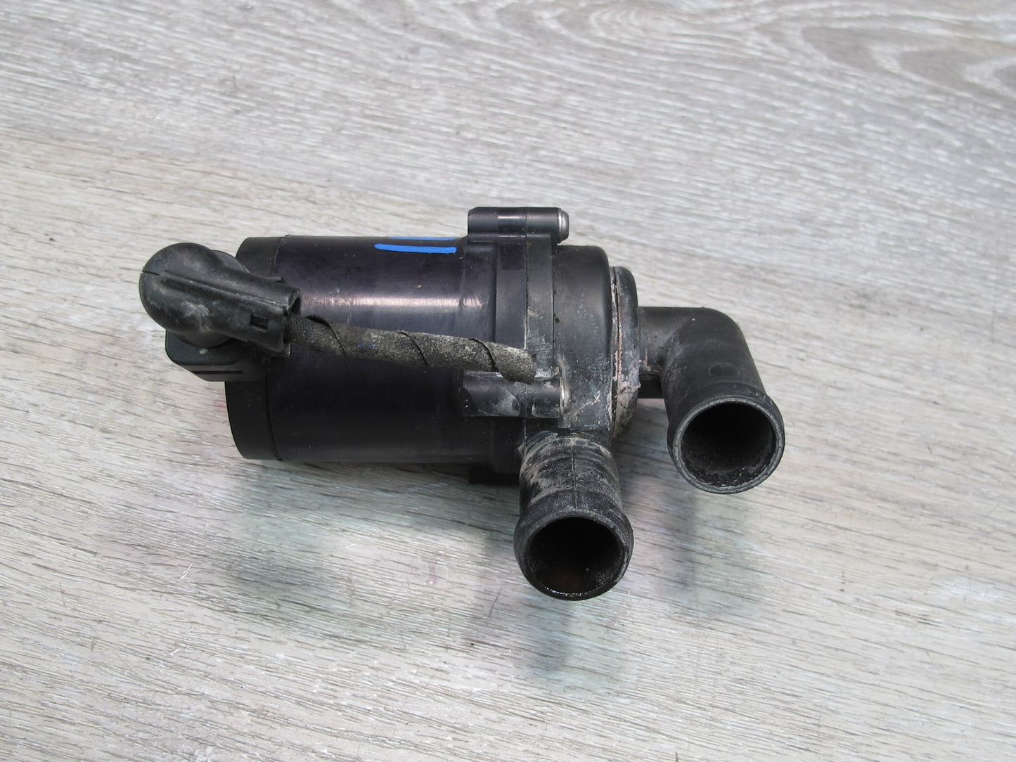 2003-2010 Porsche Cayenne 957 Engine Auxiliary Secondary Coolant Water Pump