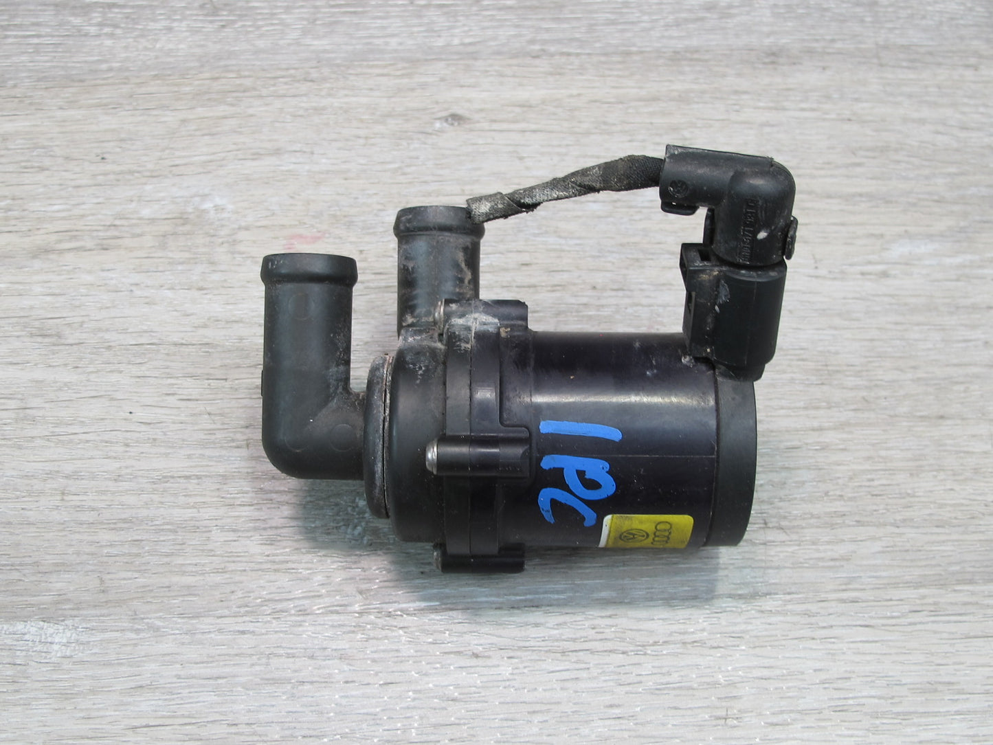2003-2010 Porsche Cayenne 957 Engine Auxiliary Secondary Coolant Water Pump