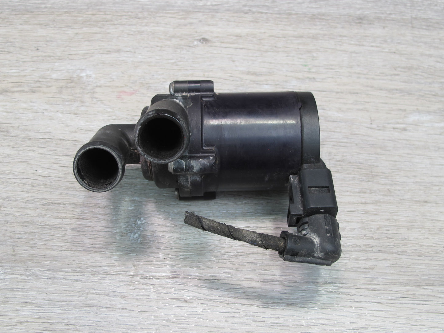 2003-2010 Porsche Cayenne 957 Engine Auxiliary Secondary Coolant Water Pump