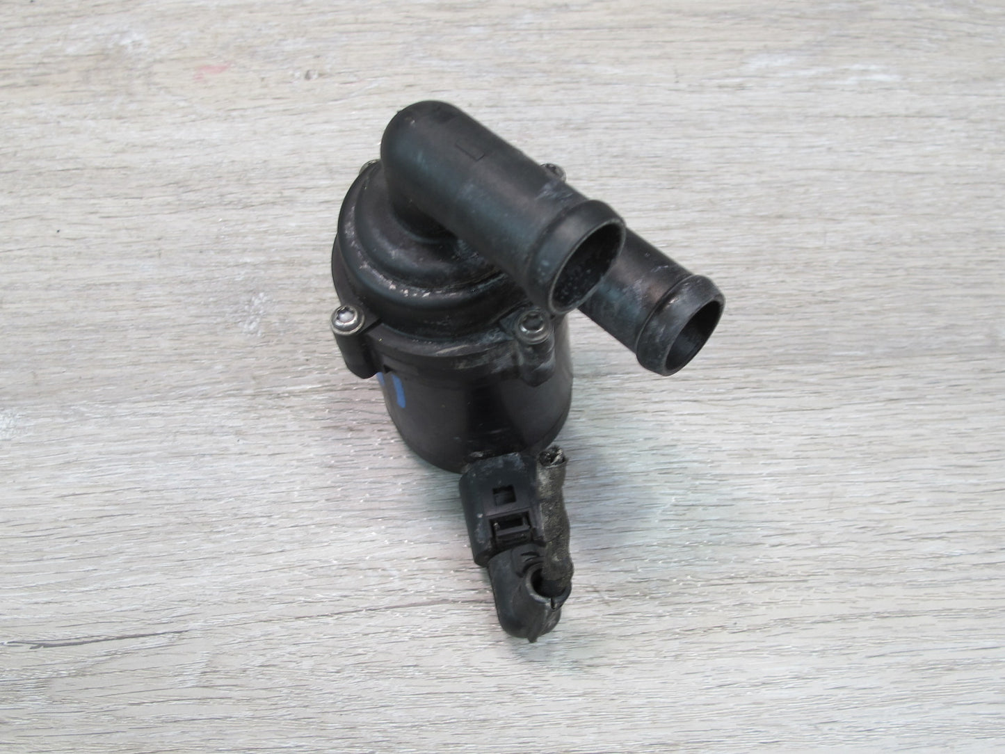 2003-2010 Porsche Cayenne 957 Engine Auxiliary Secondary Coolant Water Pump
