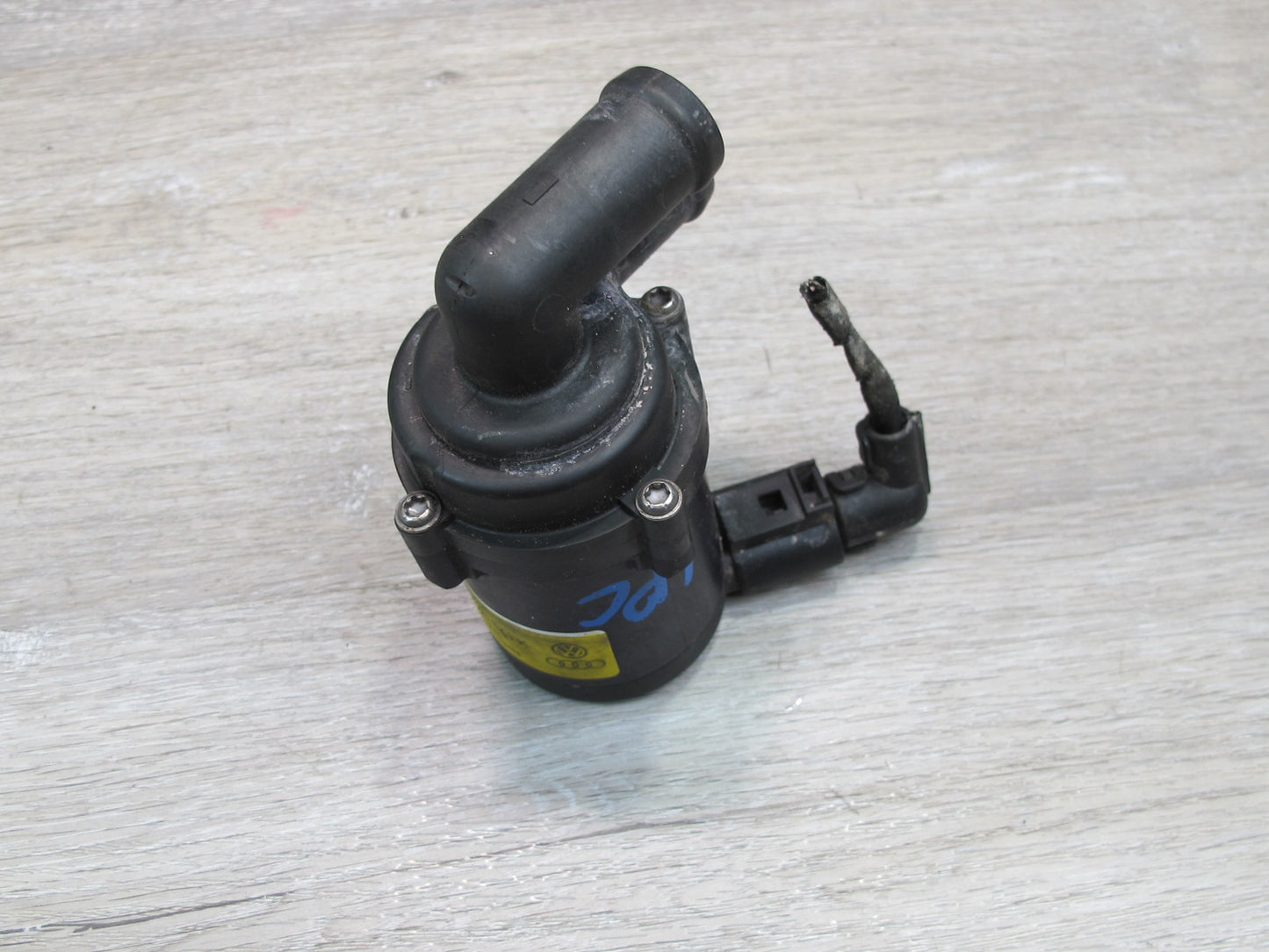 2003-2010 Porsche Cayenne 957 Engine Auxiliary Secondary Coolant Water Pump