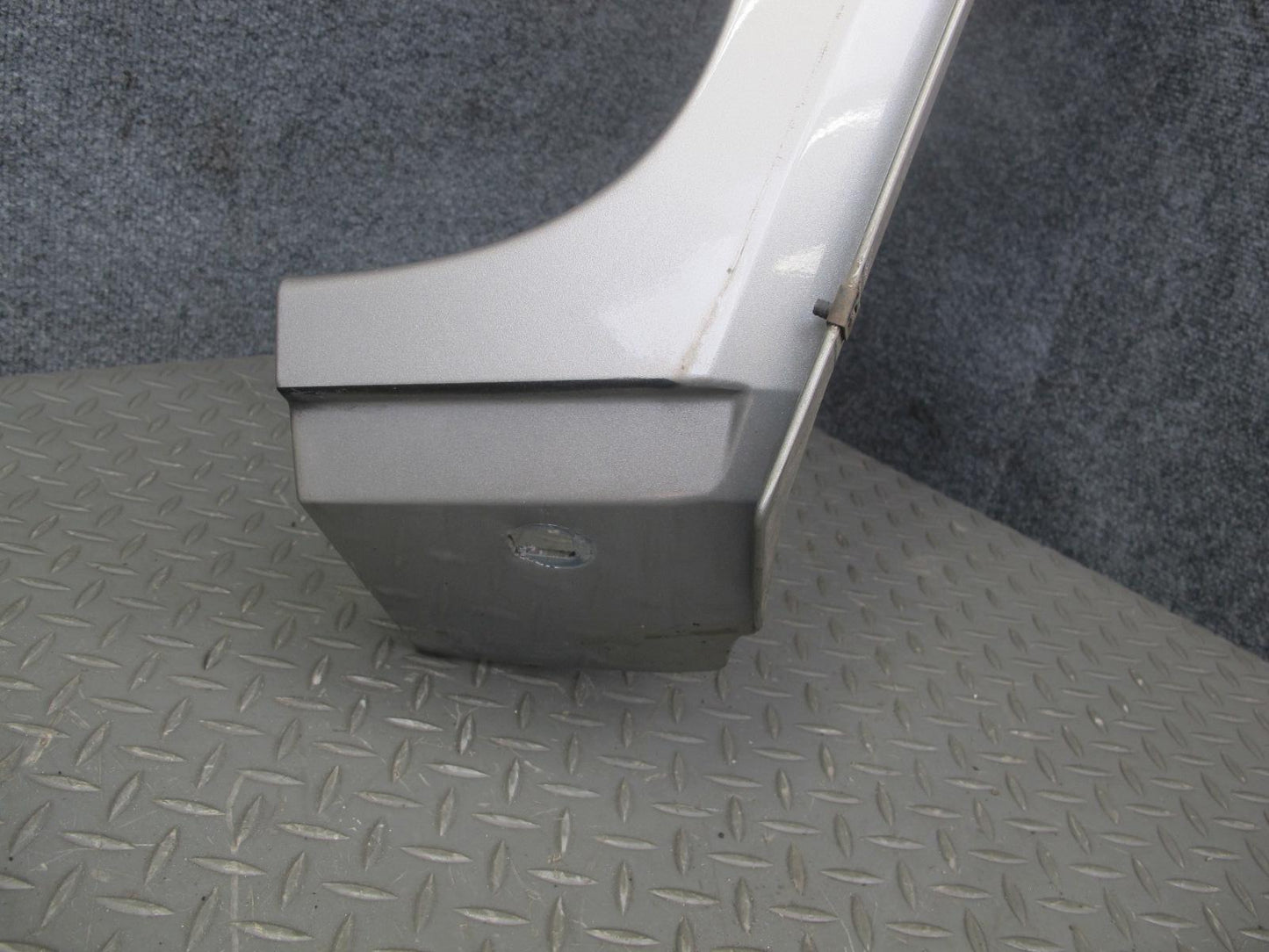 2003-2009 Hummer H2 Front Right Passenger Side Fender Shell Cover Panel Pewter