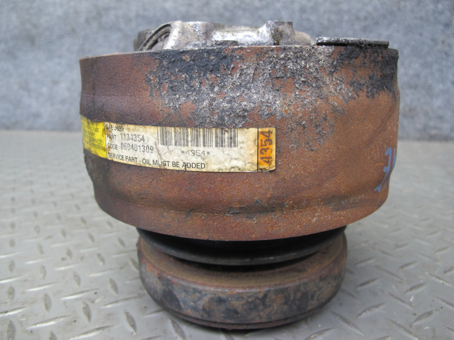 81-85 Mercedes W123 300D A/C Air Condition Compressor OEM