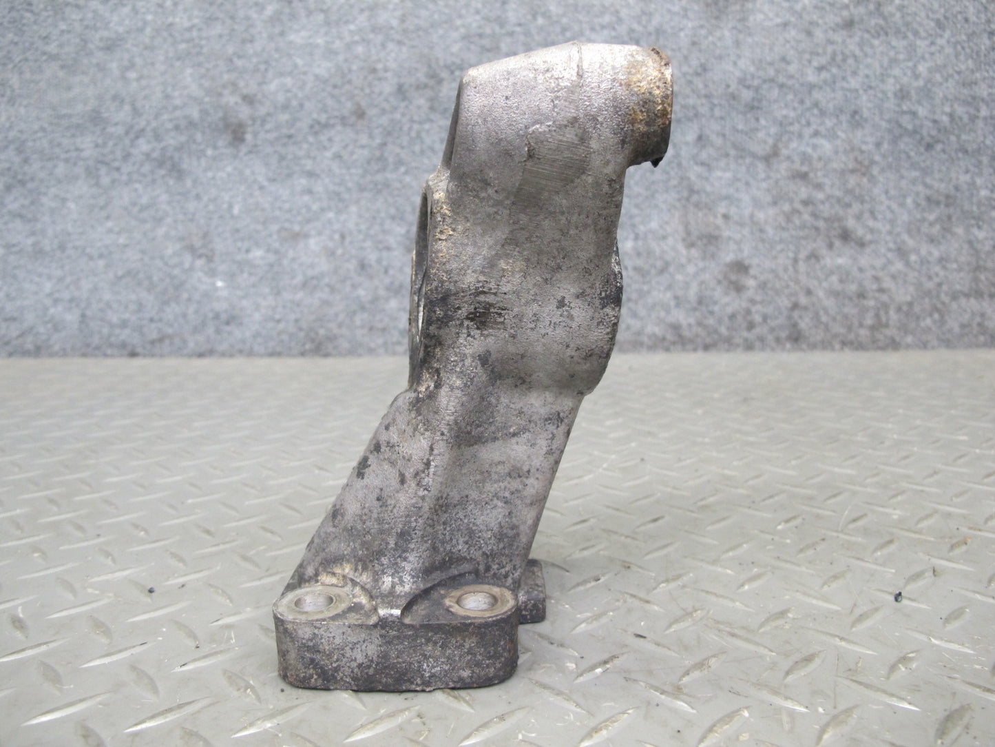 81-85 Mercedes W123 300D OM617 Diesel Engine Left Mount Bracket Support
