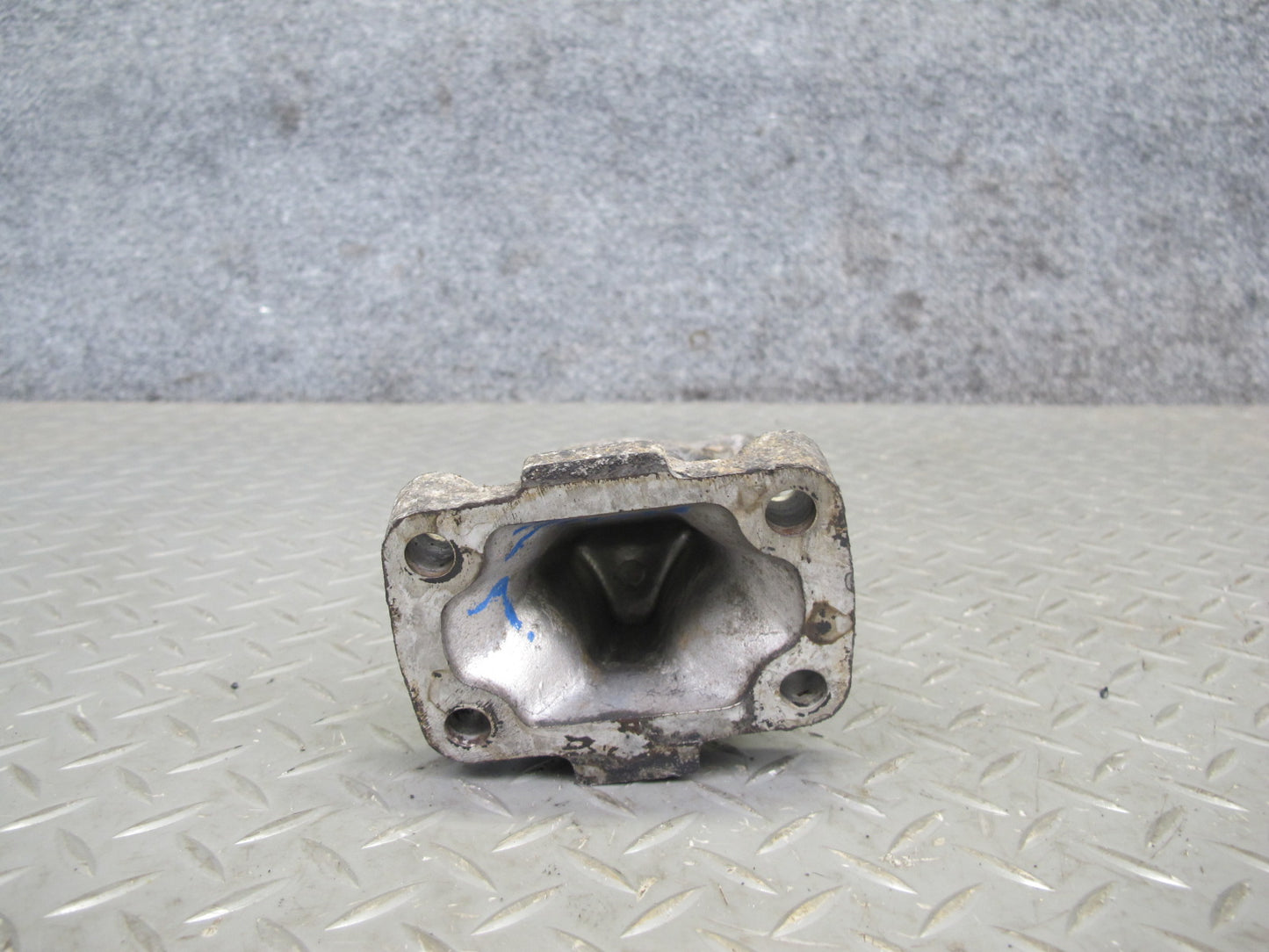 81-85 Mercedes W123 300D OM617 Diesel Engine Left Mount Bracket Support