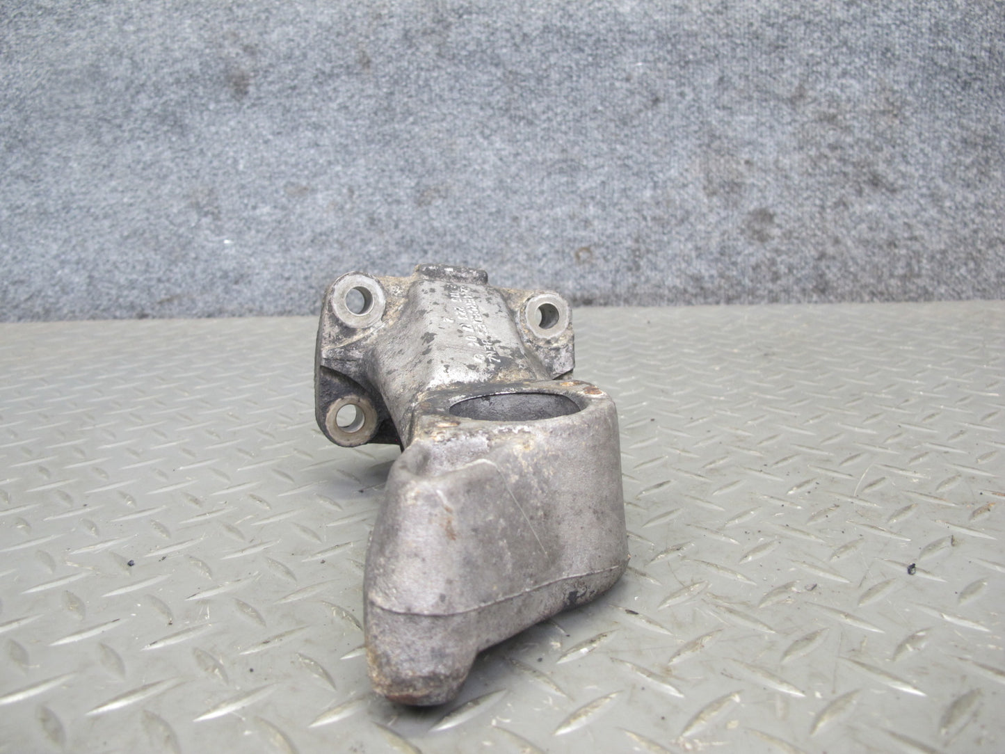 81-85 Mercedes W123 300D OM617 Diesel Engine Left Mount Bracket Support