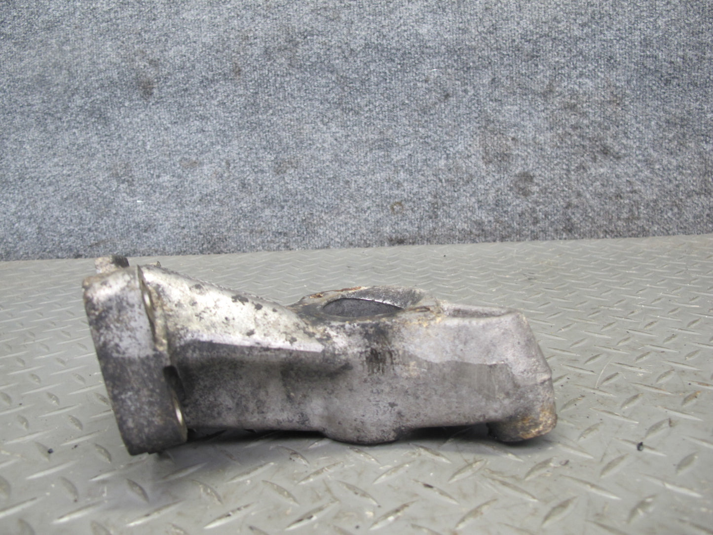 81-85 Mercedes W123 300D OM617 Diesel Engine Left Mount Bracket Support