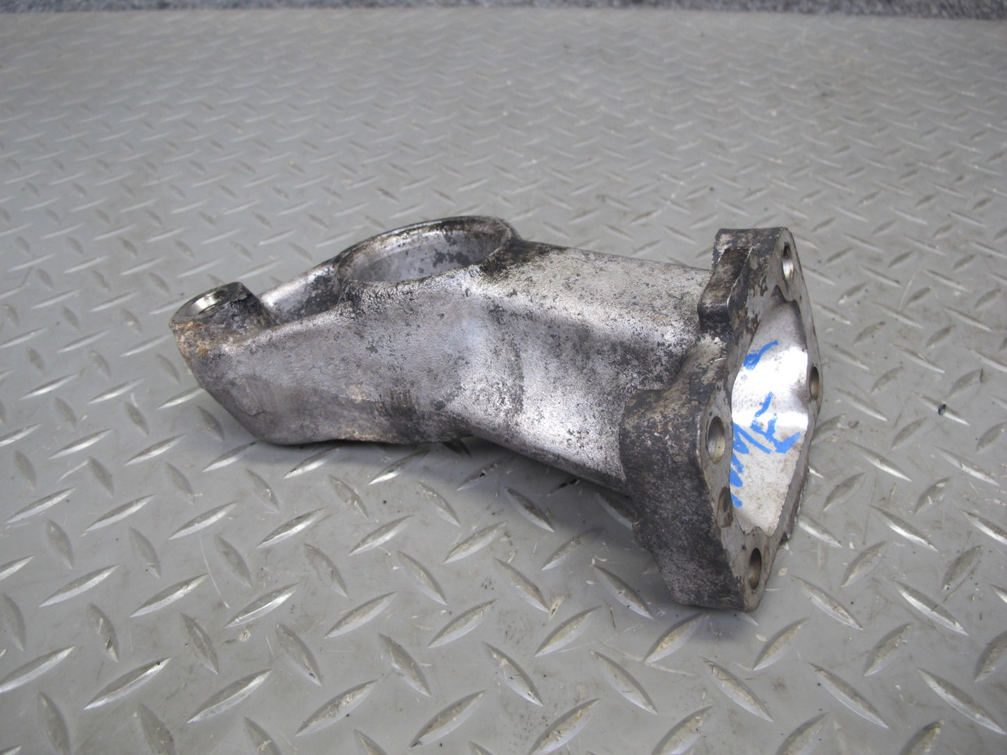 81-85 Mercedes W123 300D OM617 Diesel Engine Left Mount Bracket Support