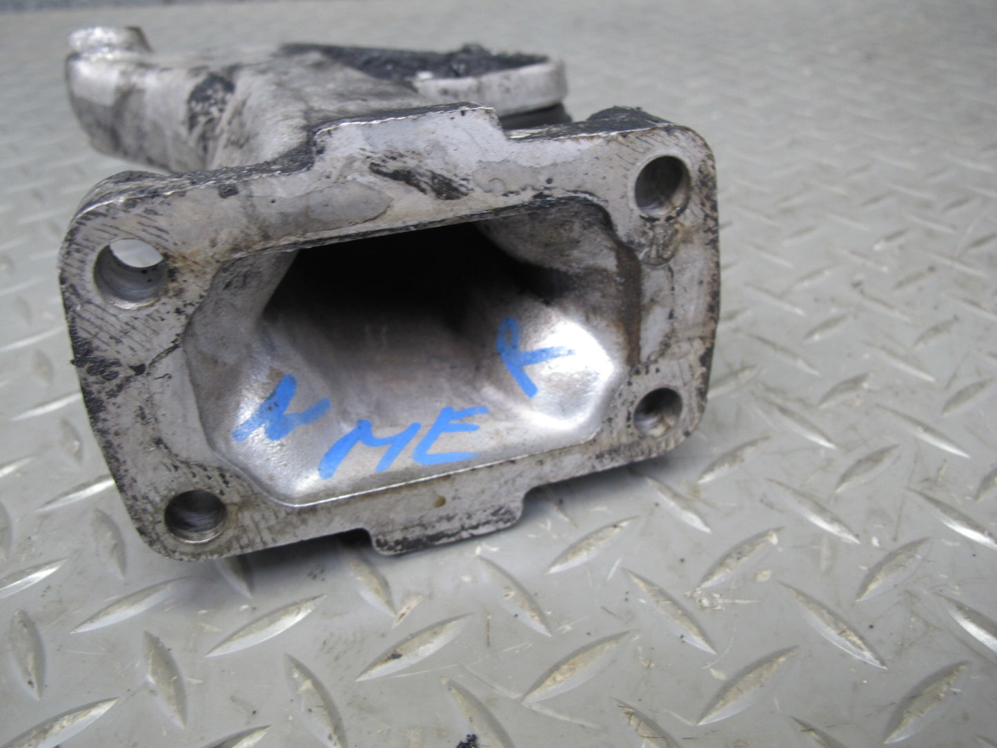 81-85 Mercedes W123 300D OM617 Diesel Engine Right Mount Bracket Support