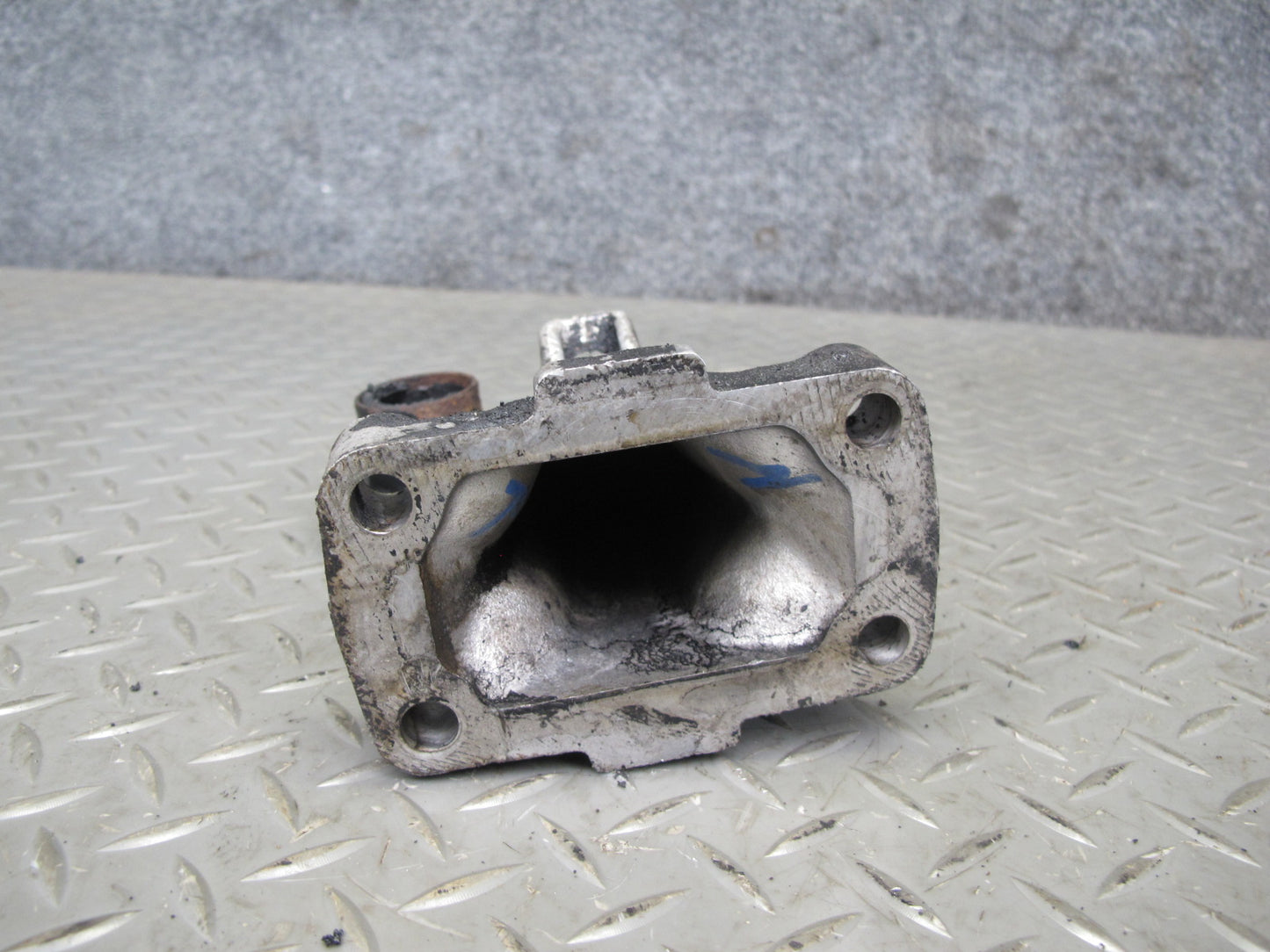 81-85 Mercedes W123 300D OM617 Diesel Engine Right Mount Bracket Support