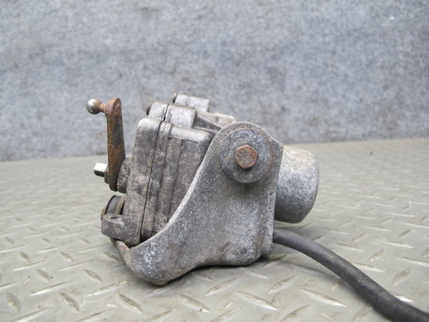 81-85 Mercedes W123 300D Cruise Control Servo Actuator Motor OEM