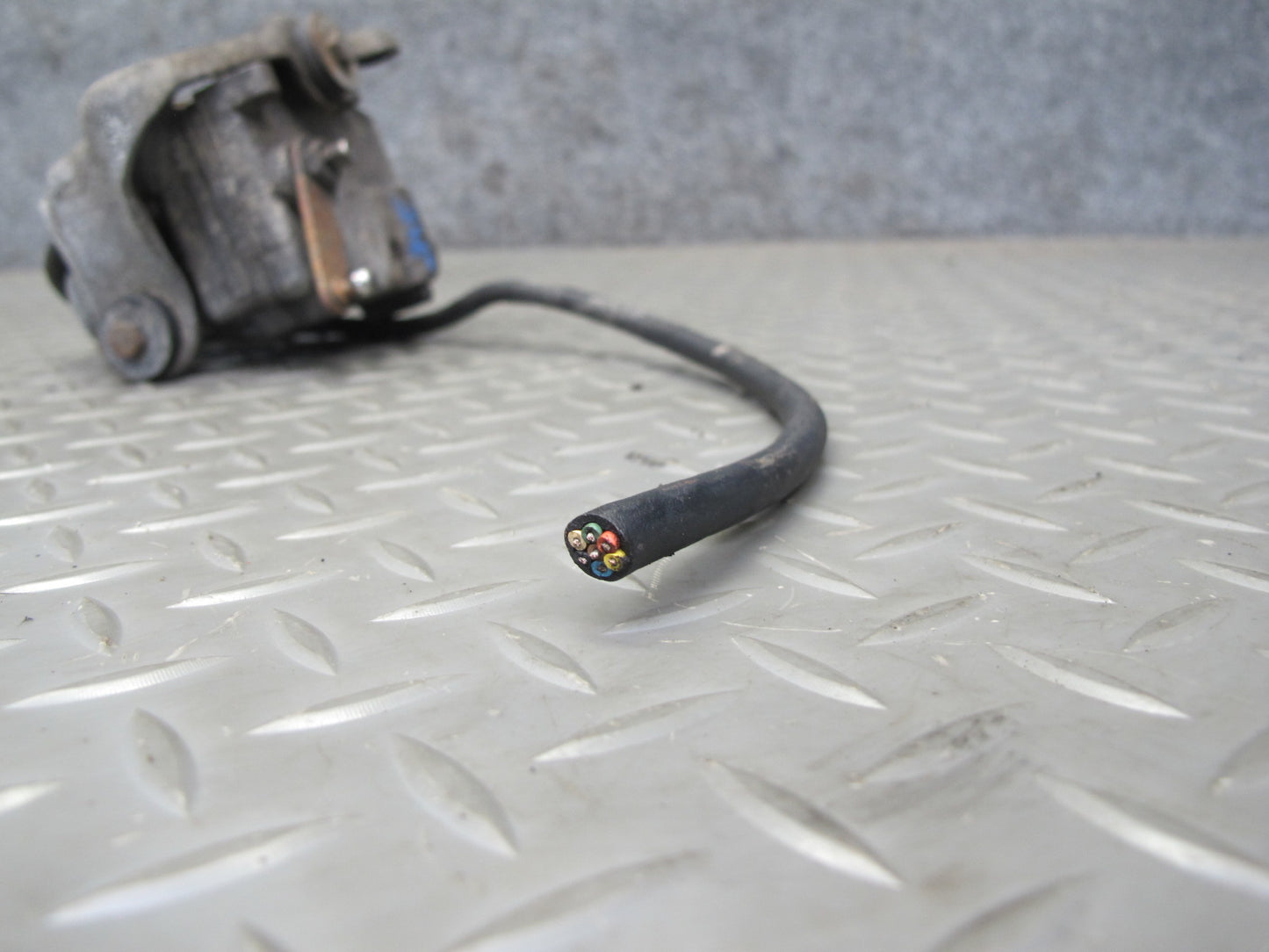 81-85 Mercedes W123 300D Cruise Control Servo Actuator Motor OEM