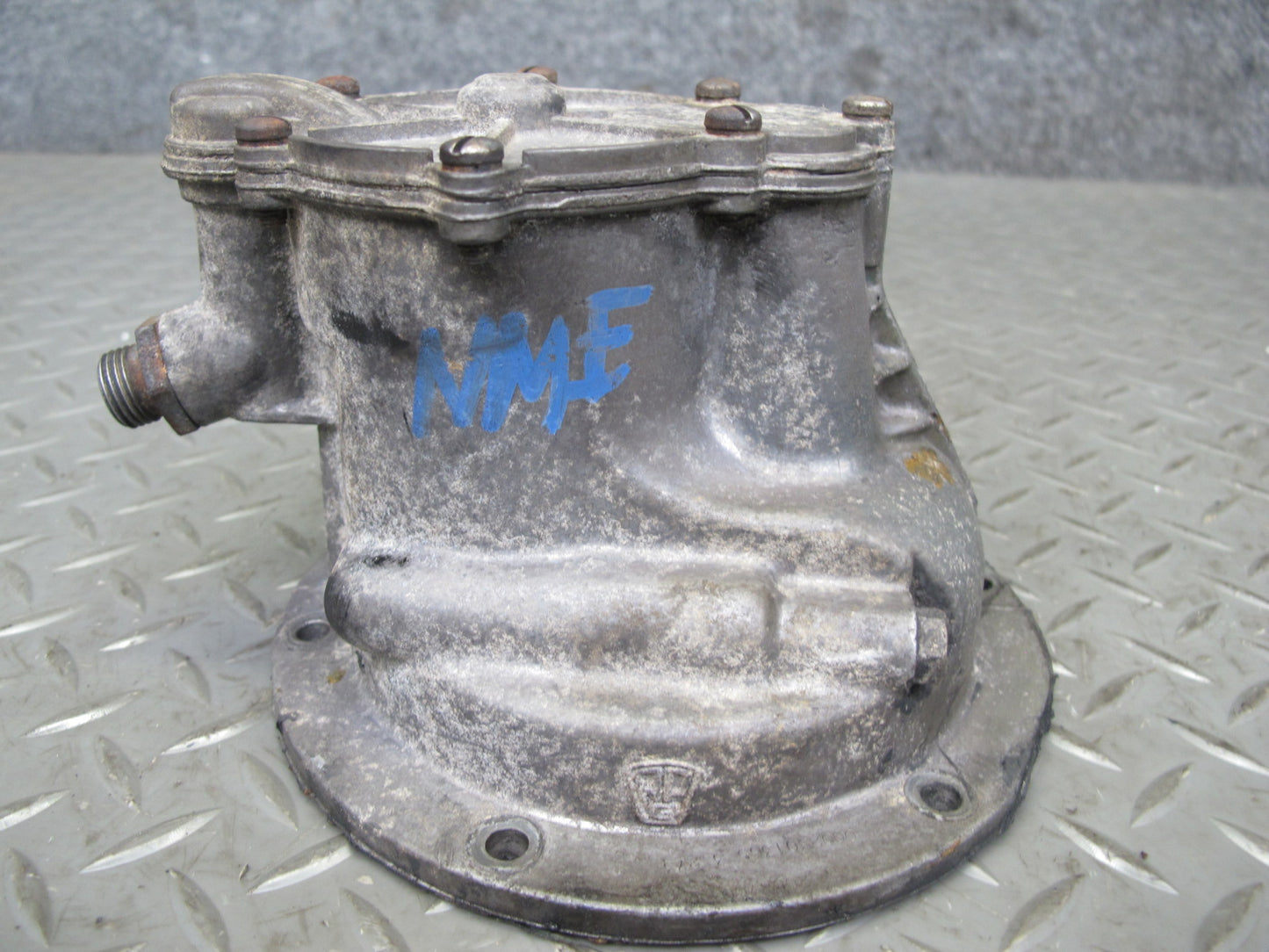 81-85 Mercedes W123 300D OM617 Diesel Engine Motor Vacuum Pump OEM