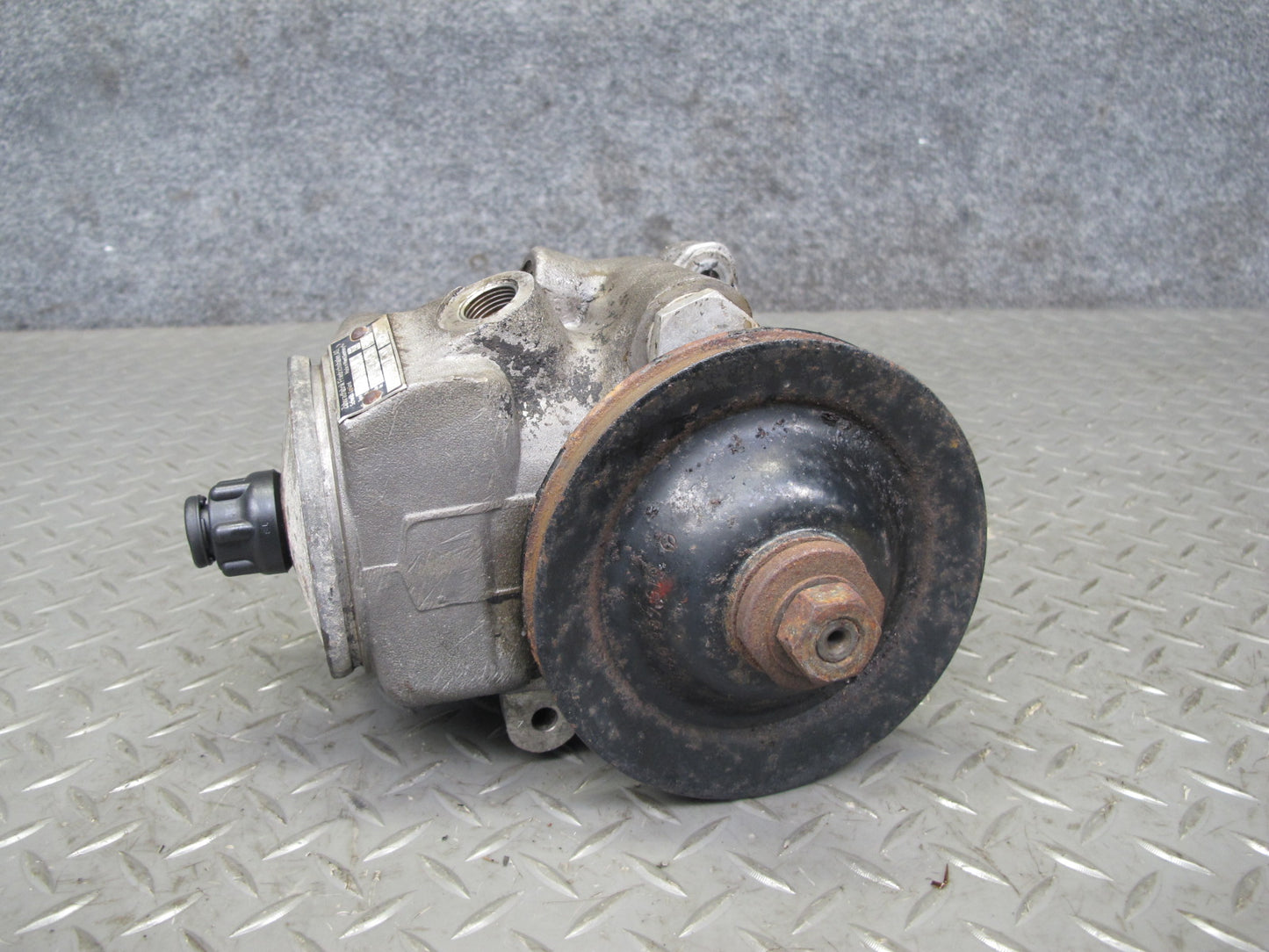 78-85 Mercedes W123 Power Steering Pump 1264601380 OEM