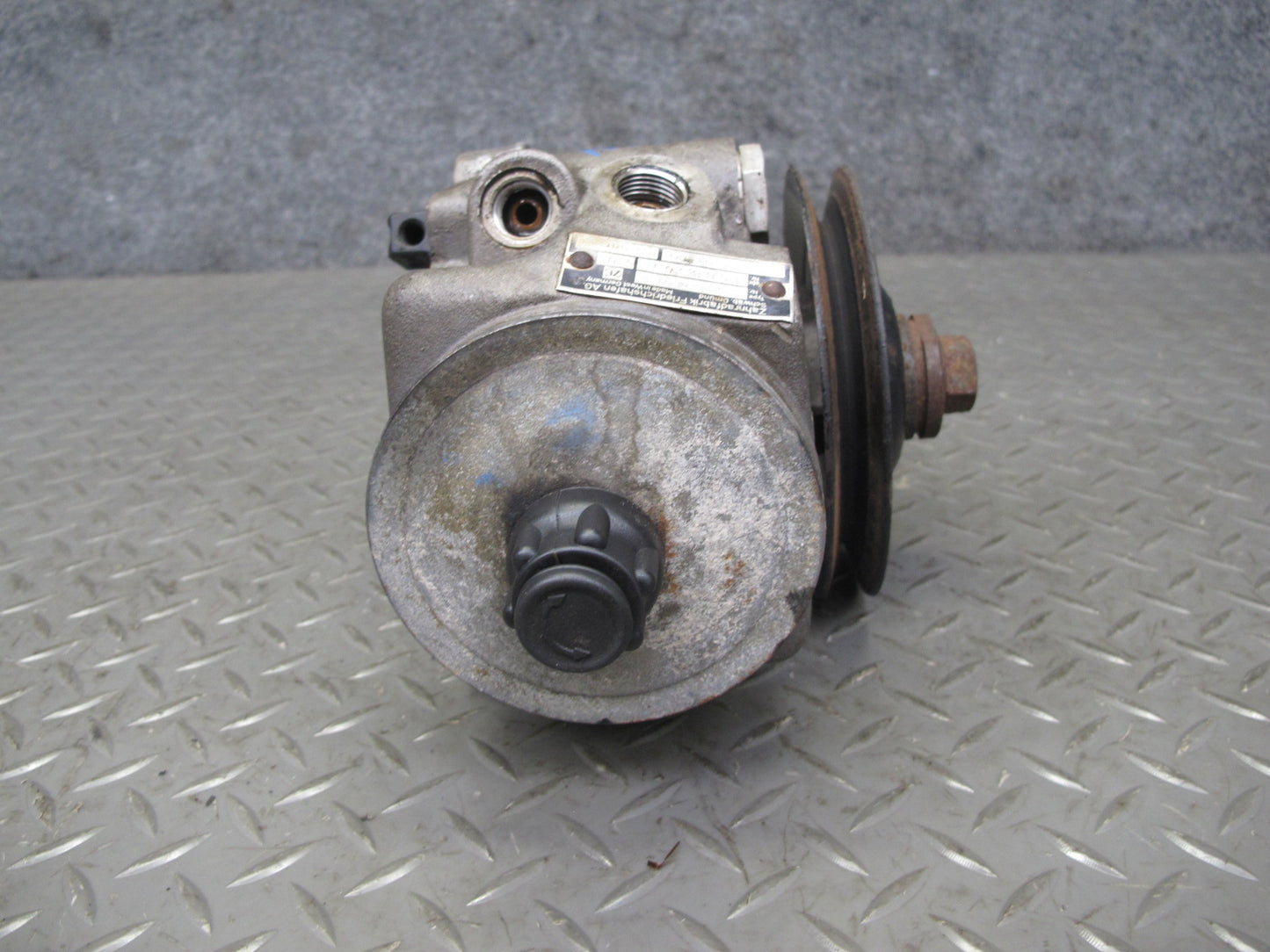 78-85 Mercedes W123 Power Steering Pump 1264601380 OEM