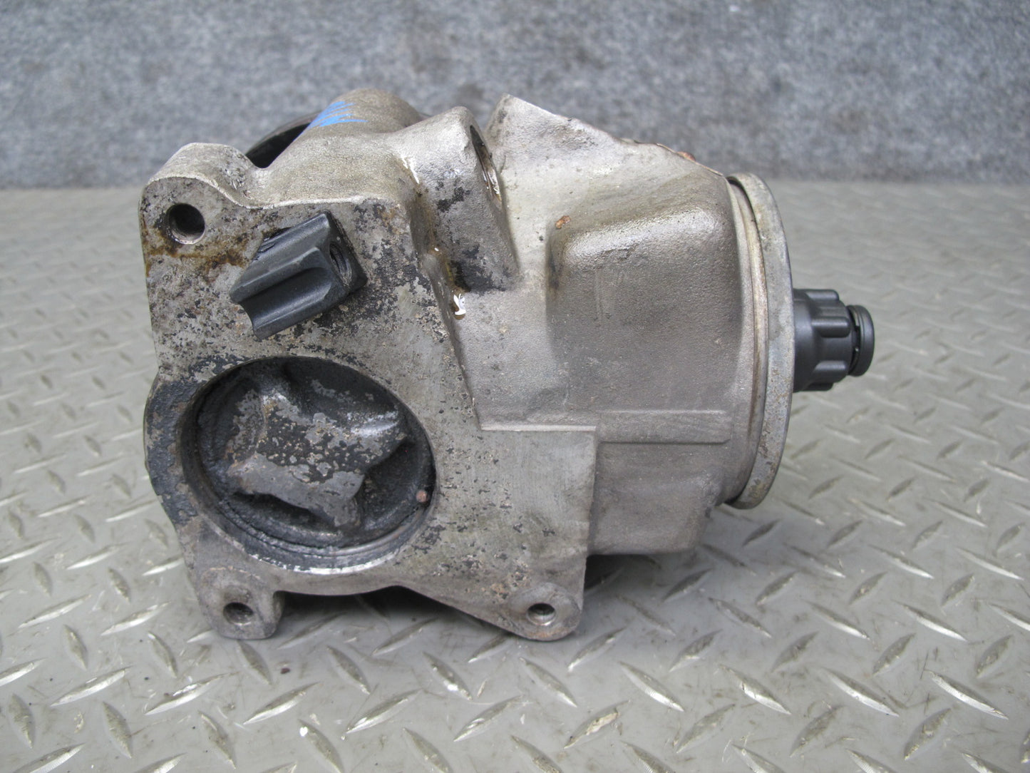78-85 Mercedes W123 Power Steering Pump 1264601380 OEM
