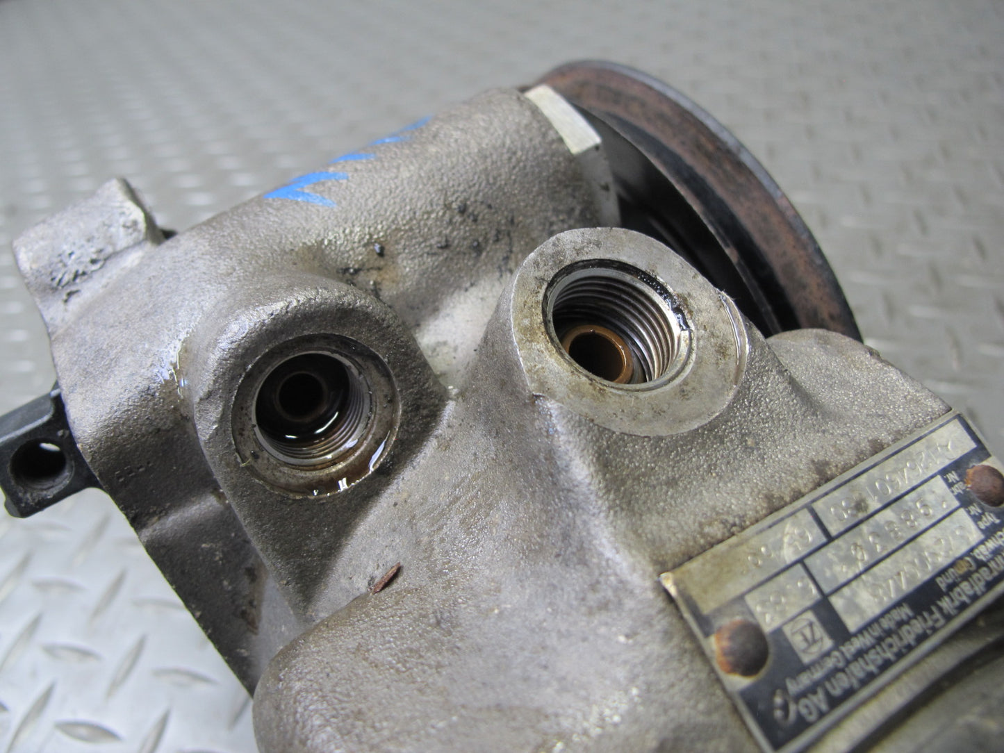 78-85 Mercedes W123 Power Steering Pump 1264601380 OEM