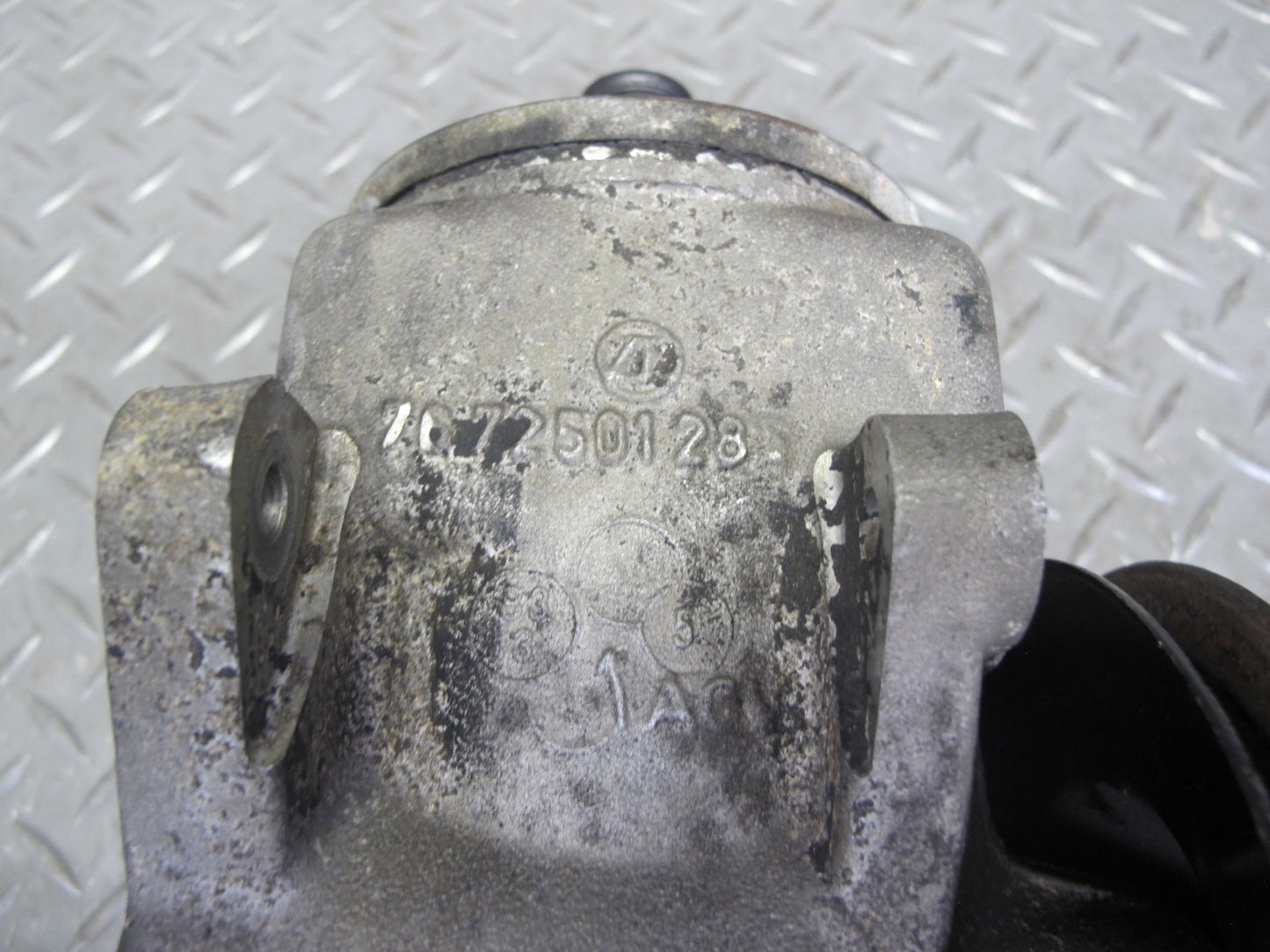 78-85 Mercedes W123 Power Steering Pump 1264601380 OEM