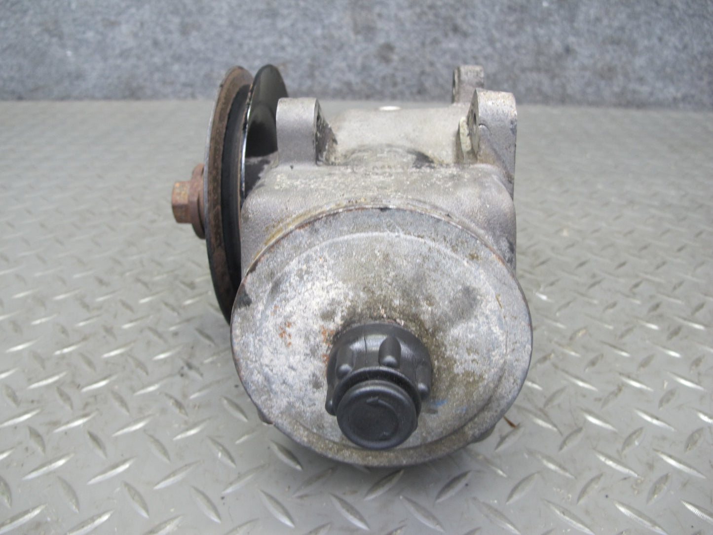 78-85 Mercedes W123 Power Steering Pump 1264601380 OEM