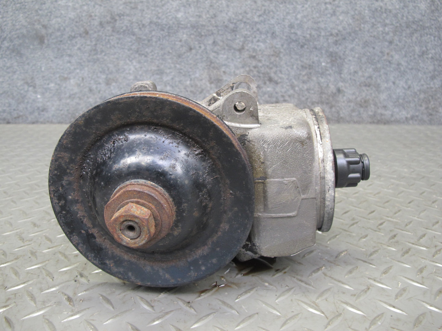 78-85 Mercedes W123 Power Steering Pump 1264601380 OEM