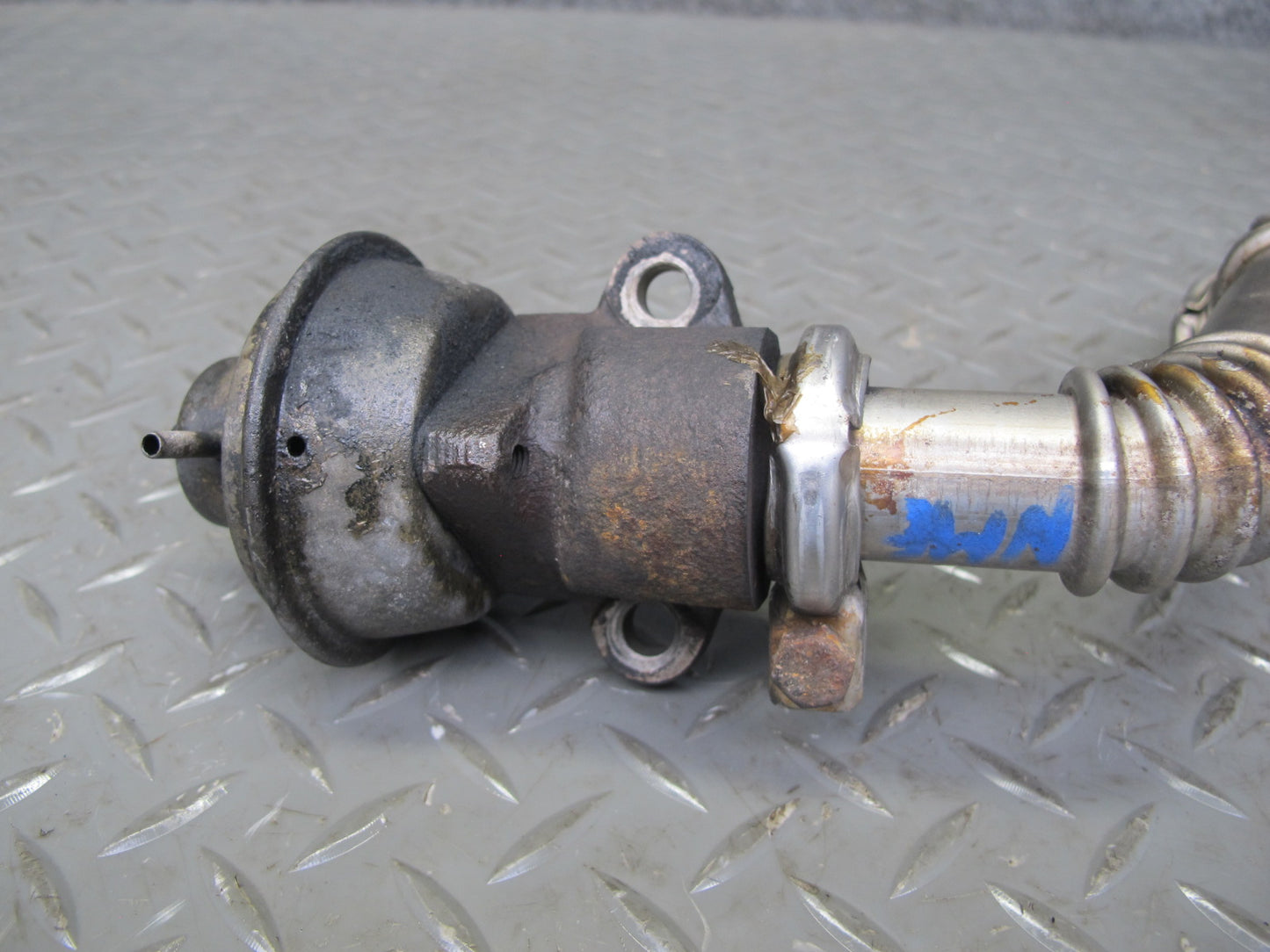 81-85 Mercedes W123 300D Diesel Engine EGR Valve w Tube Pipe OEM
