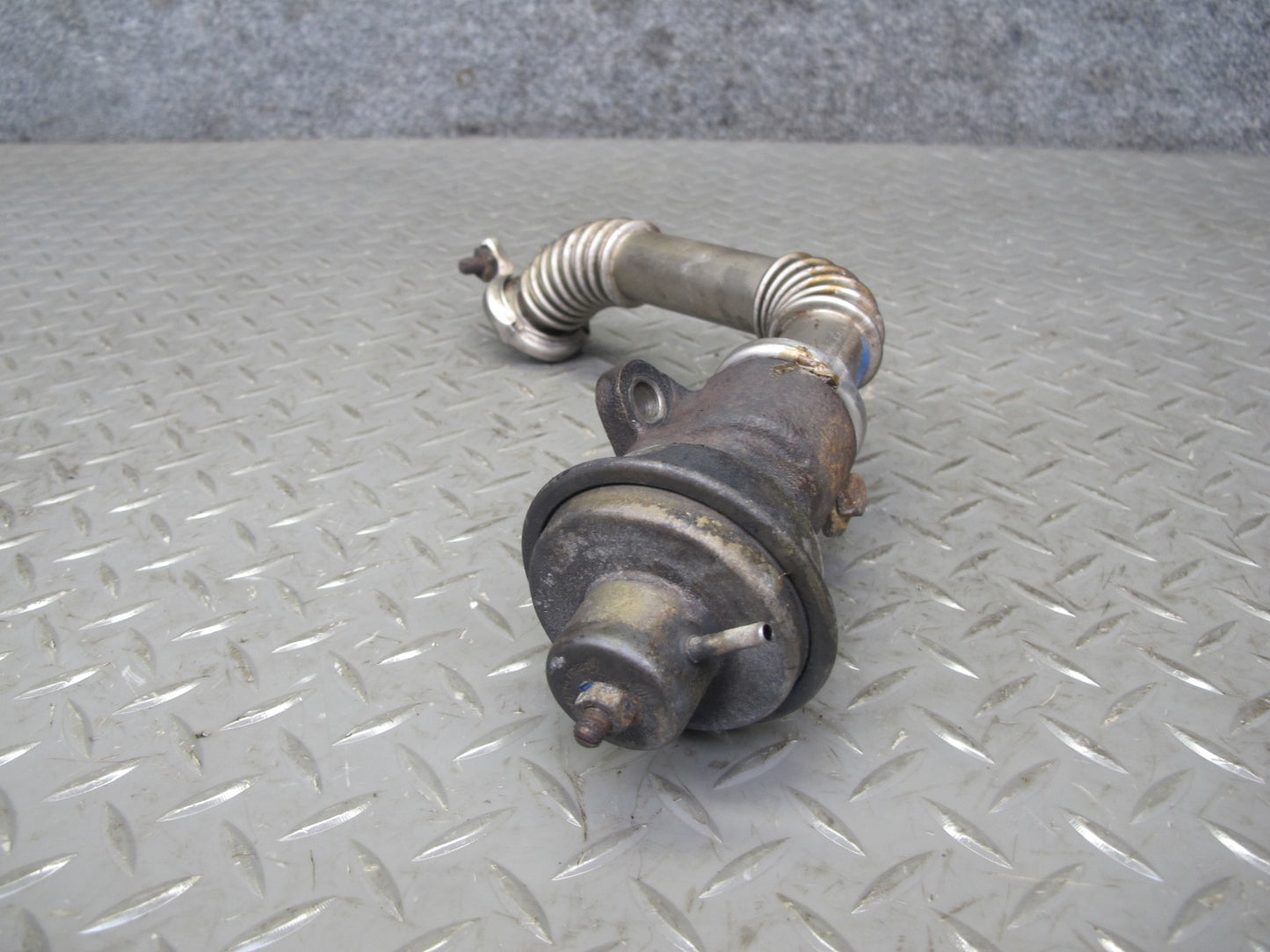 81-85 Mercedes W123 300D Diesel Engine EGR Valve w Tube Pipe OEM