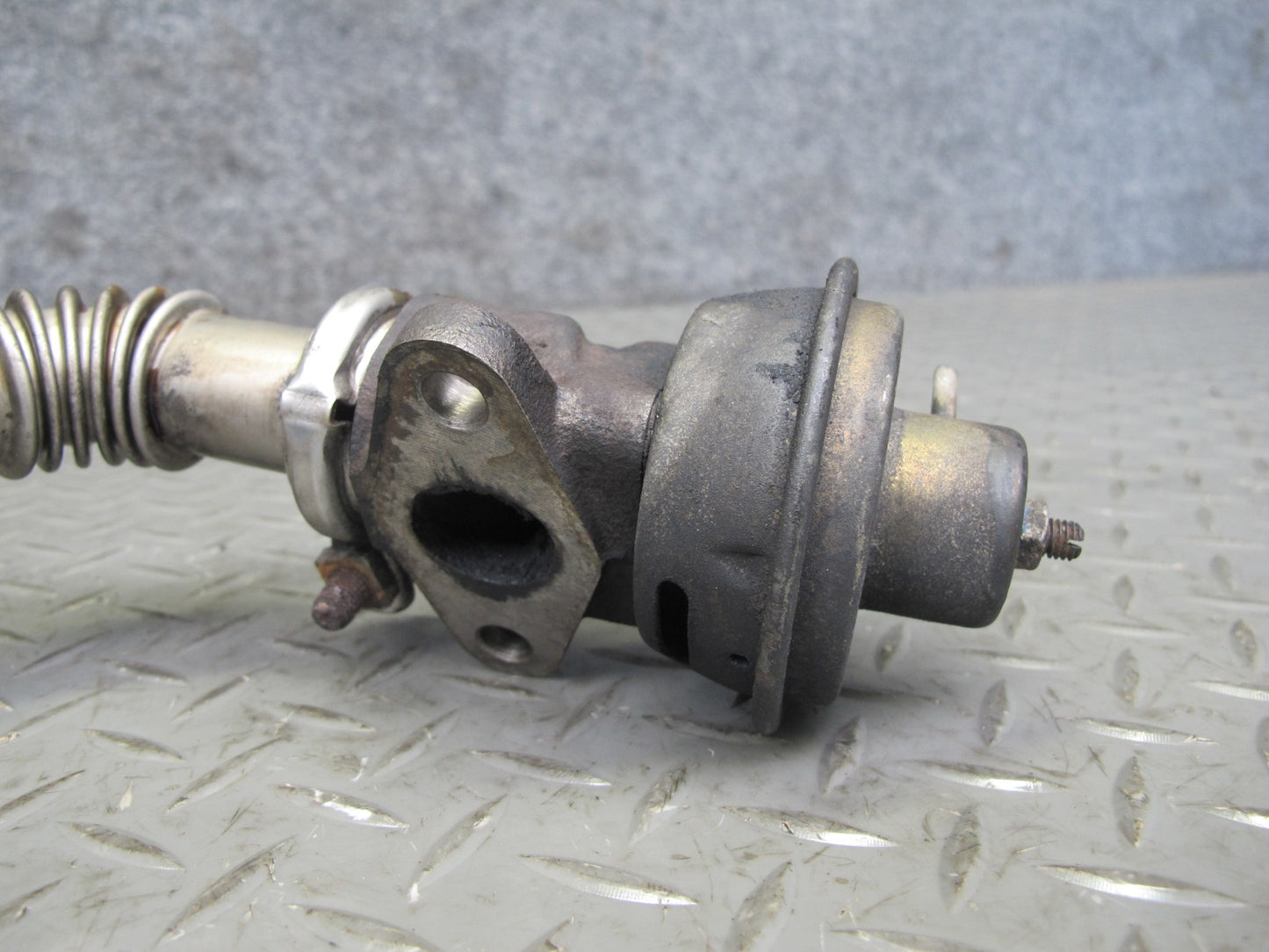 81-85 Mercedes W123 300D Diesel Engine EGR Valve w Tube Pipe OEM